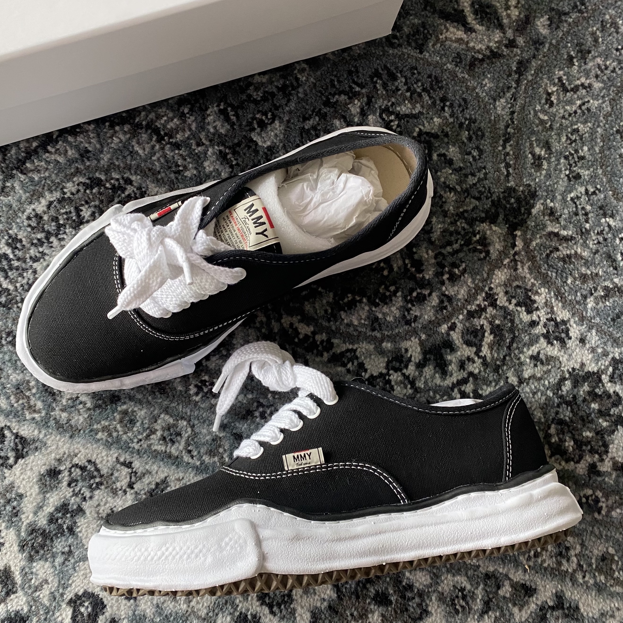 Maison Mihara Yasuhiro Baker OG Sole Canvas Low Cut Sneakers Black 착용 스타일