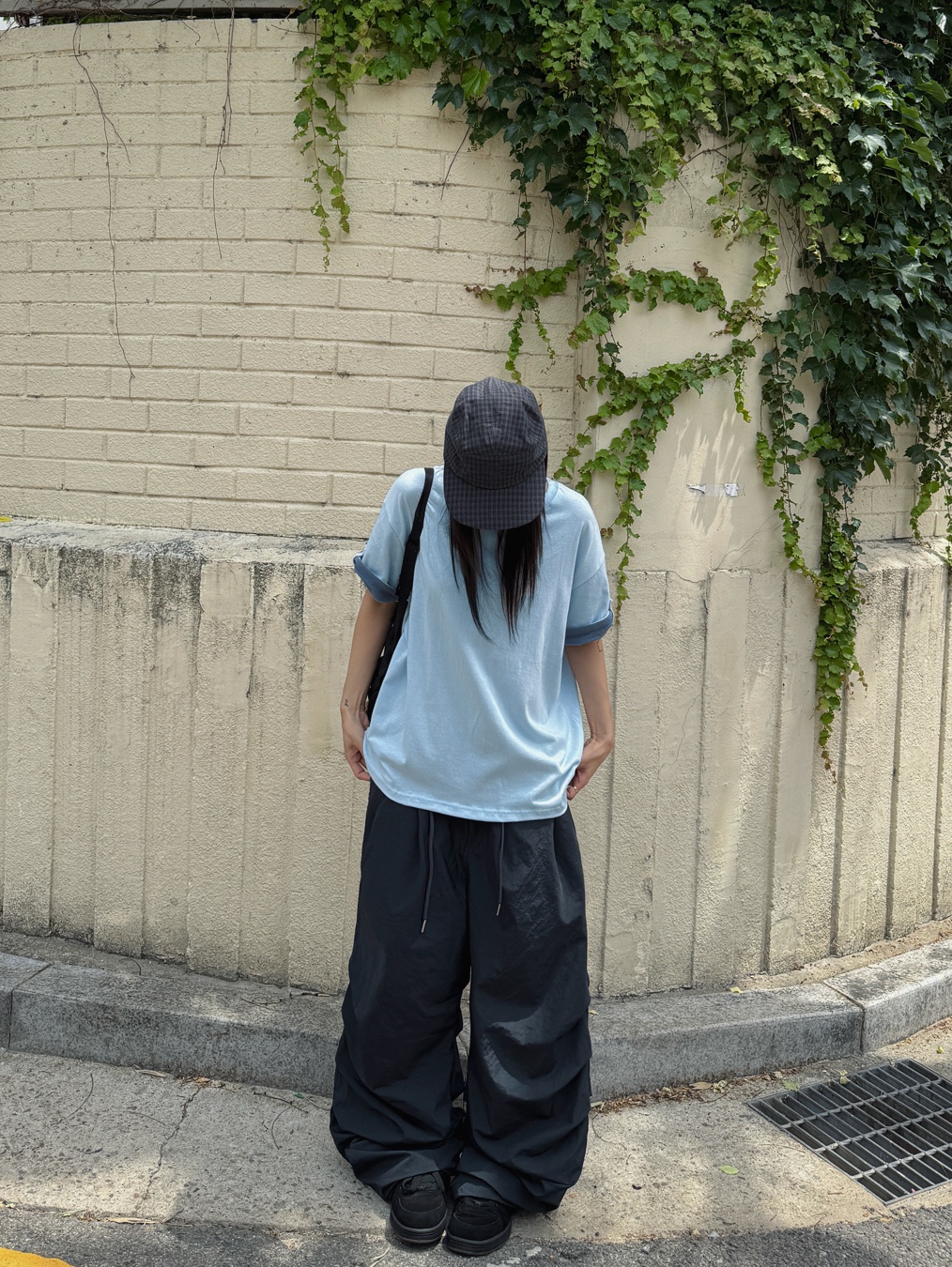 eS Accel OG Black, Mischief Lightweight Zip Around Backpack Black 착용 스타일 - 2