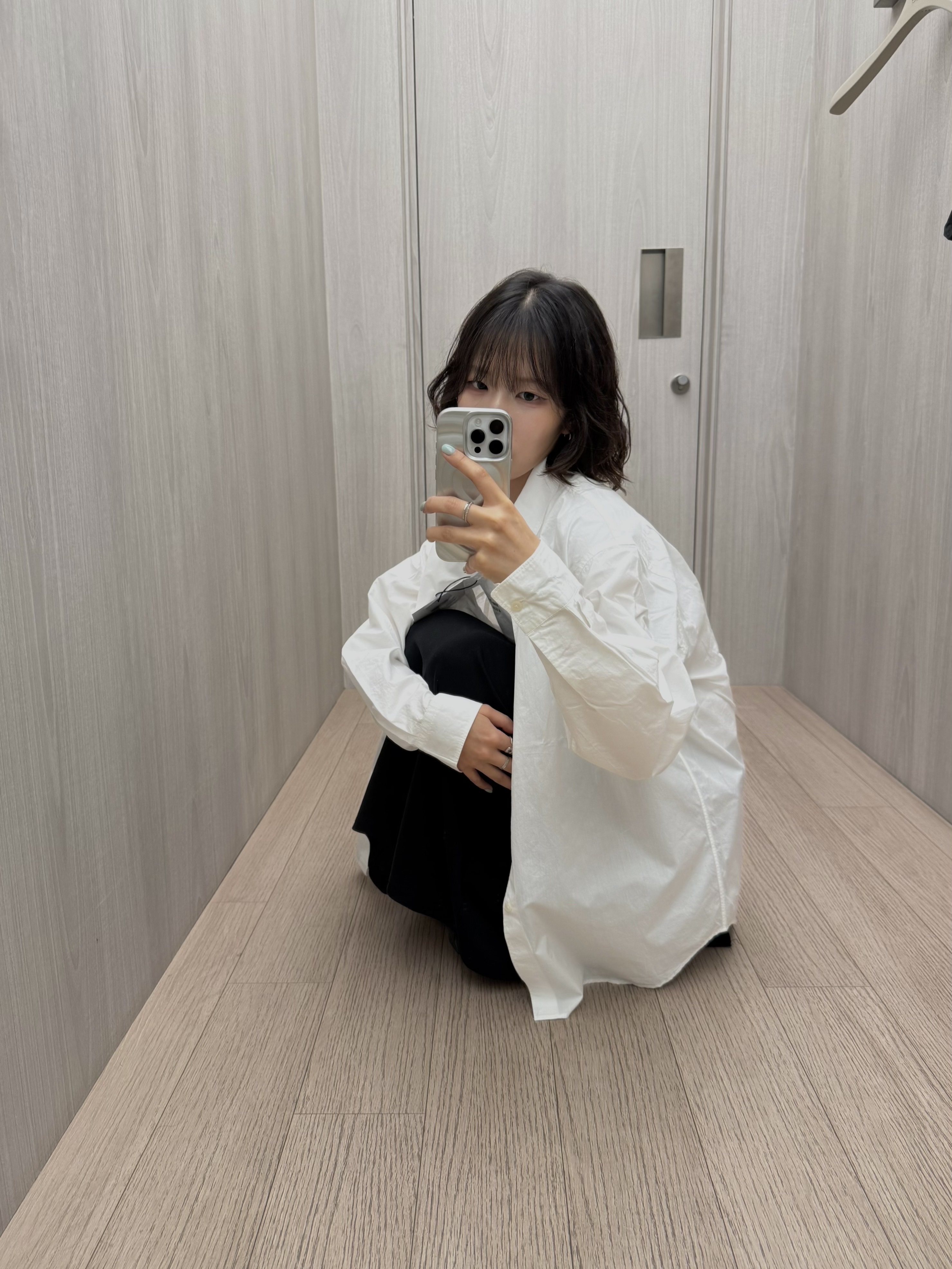 AKRYL Typewriter Shirt White - 26FW 착용 스타일 - 2