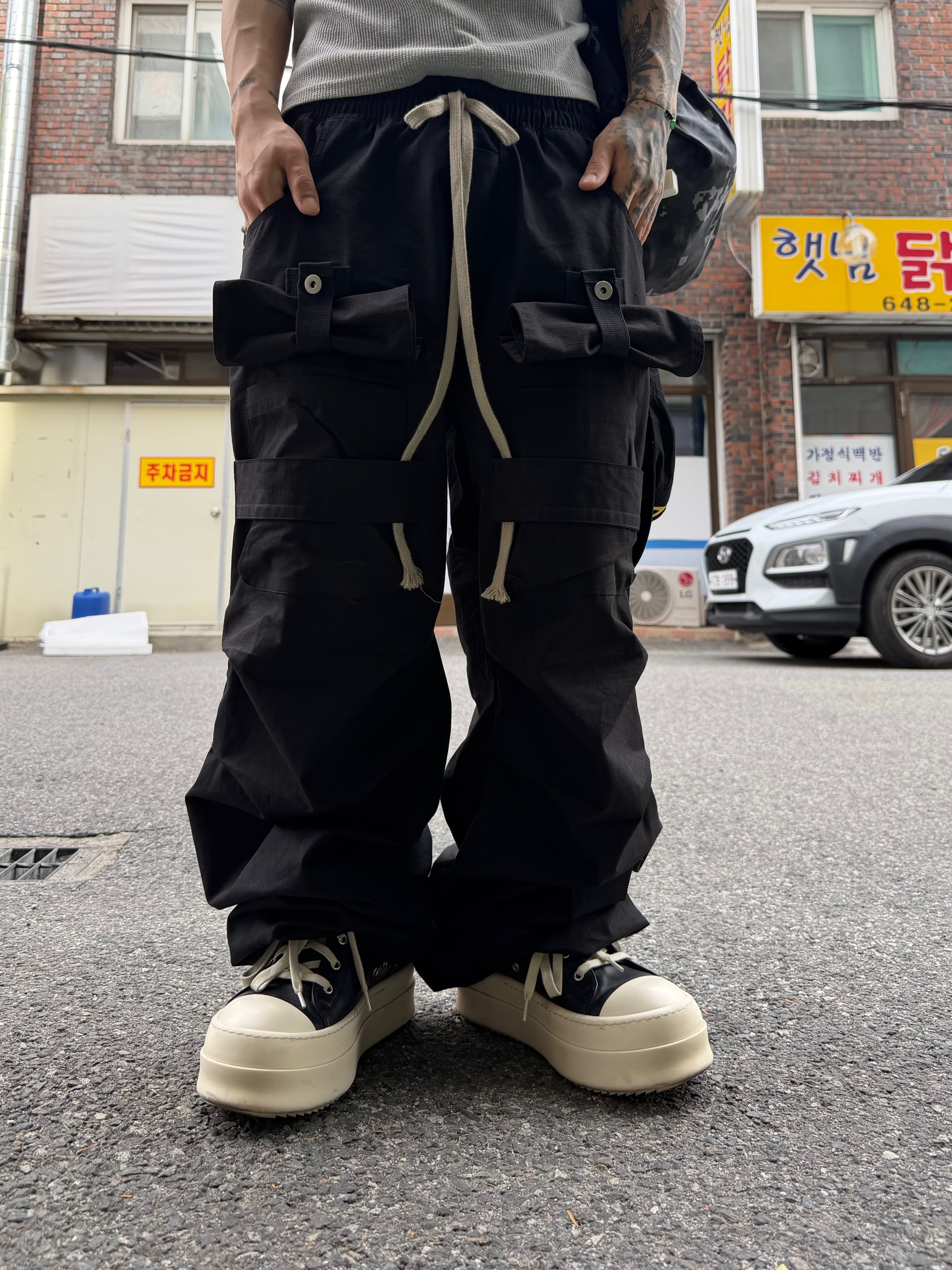 Wapworks Camp Supply Cargo Pants Black 착용 스타일 - 6