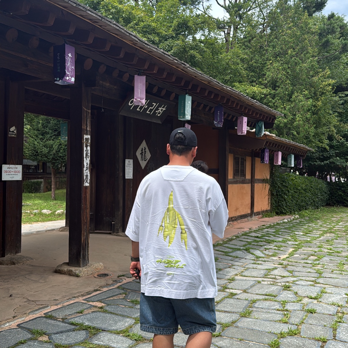Juun.J Snap Detail Out Pocket Denim Shorts Black - SS23, Juun.J x Hybe Insight x Futura Signature Oversized T-Shirt White 착용 스타일
