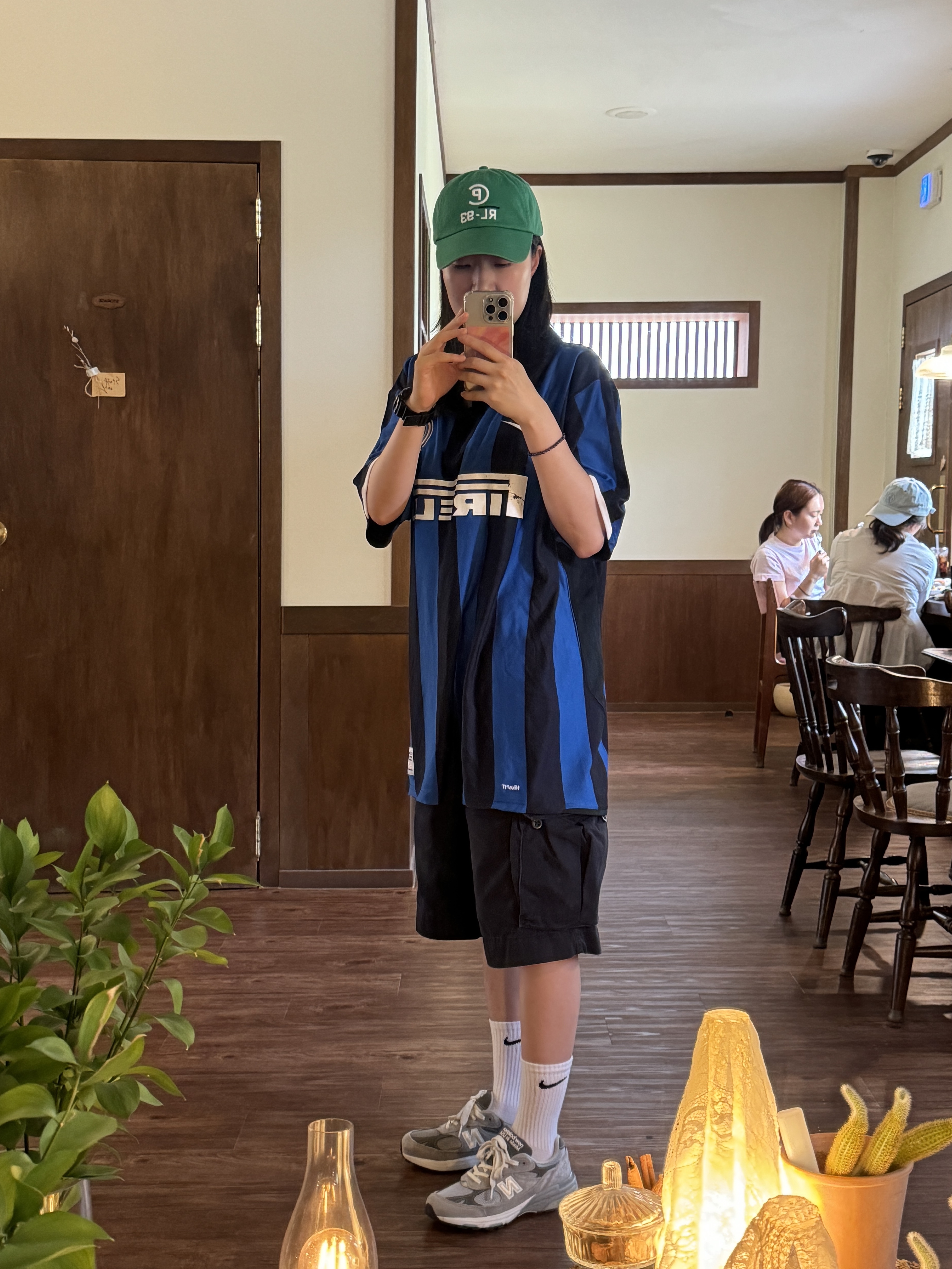 Nike Inter Milan 2022/23 Stadium Home Dri-Fit Jersey Lyon Blue Black (Coccarda Patch Ver.), Nike Inter Milan 2026/27 Match Home Aero-Fit Authentic Jersey Lyon Blue Black (II2736-409) (Non Marking Ver.) 착용 스타일 - 2