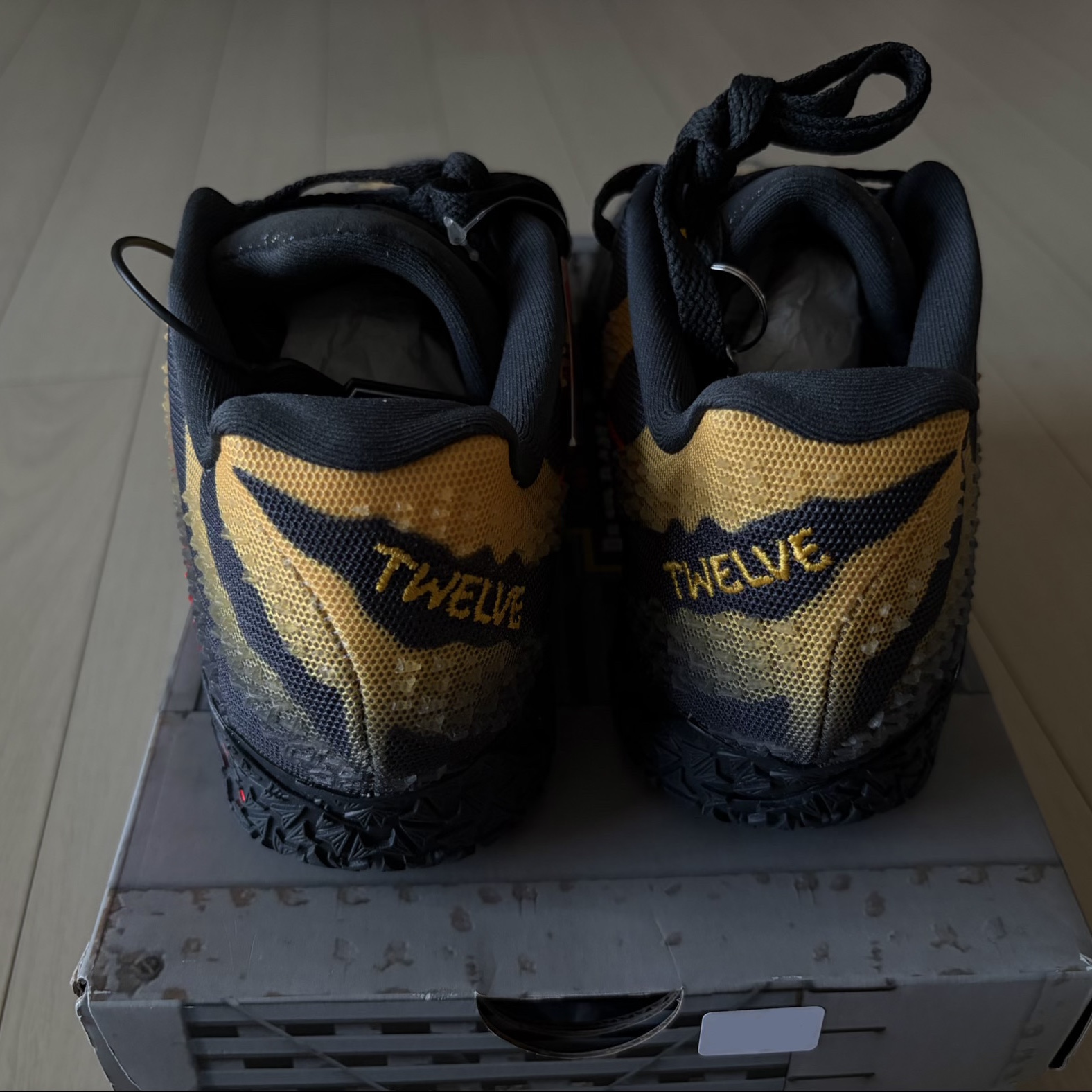Nike x Jurassic Park Ja 3 EP Anthracite Bright Crimson 착용 스타일 - 4