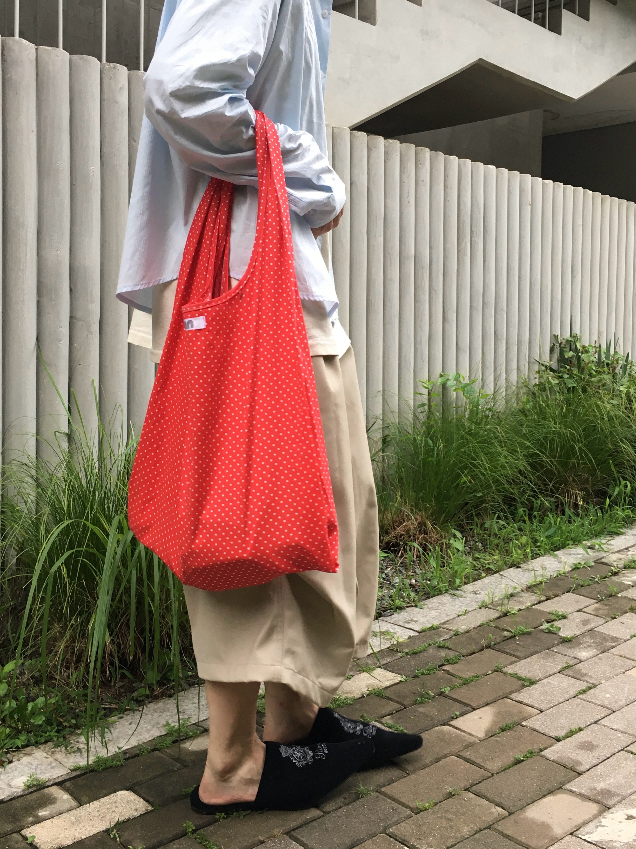 STU Monkey T-Shirt In Ivory, STU Stripe Crop Shirt In Sky Blue 착용 스타일 - 4