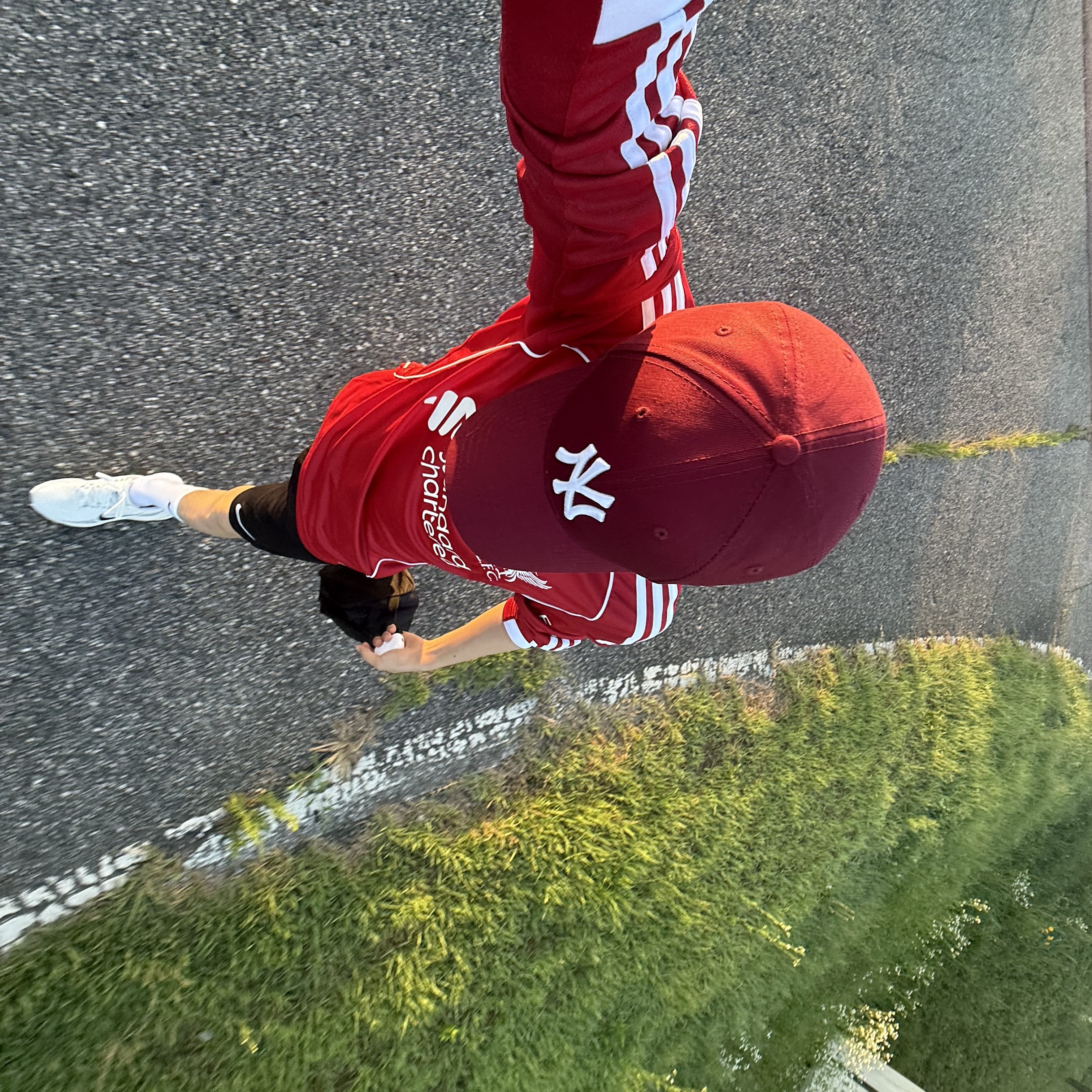 Adidas Liverpool FC 2025/26 Home Long Sleeve Jersey Strawberry Red - KR Sizing (Non Marking Ver.), New Era Adjustable 9Forty New York Yankees Essential Cap Burgundy 착용 스타일