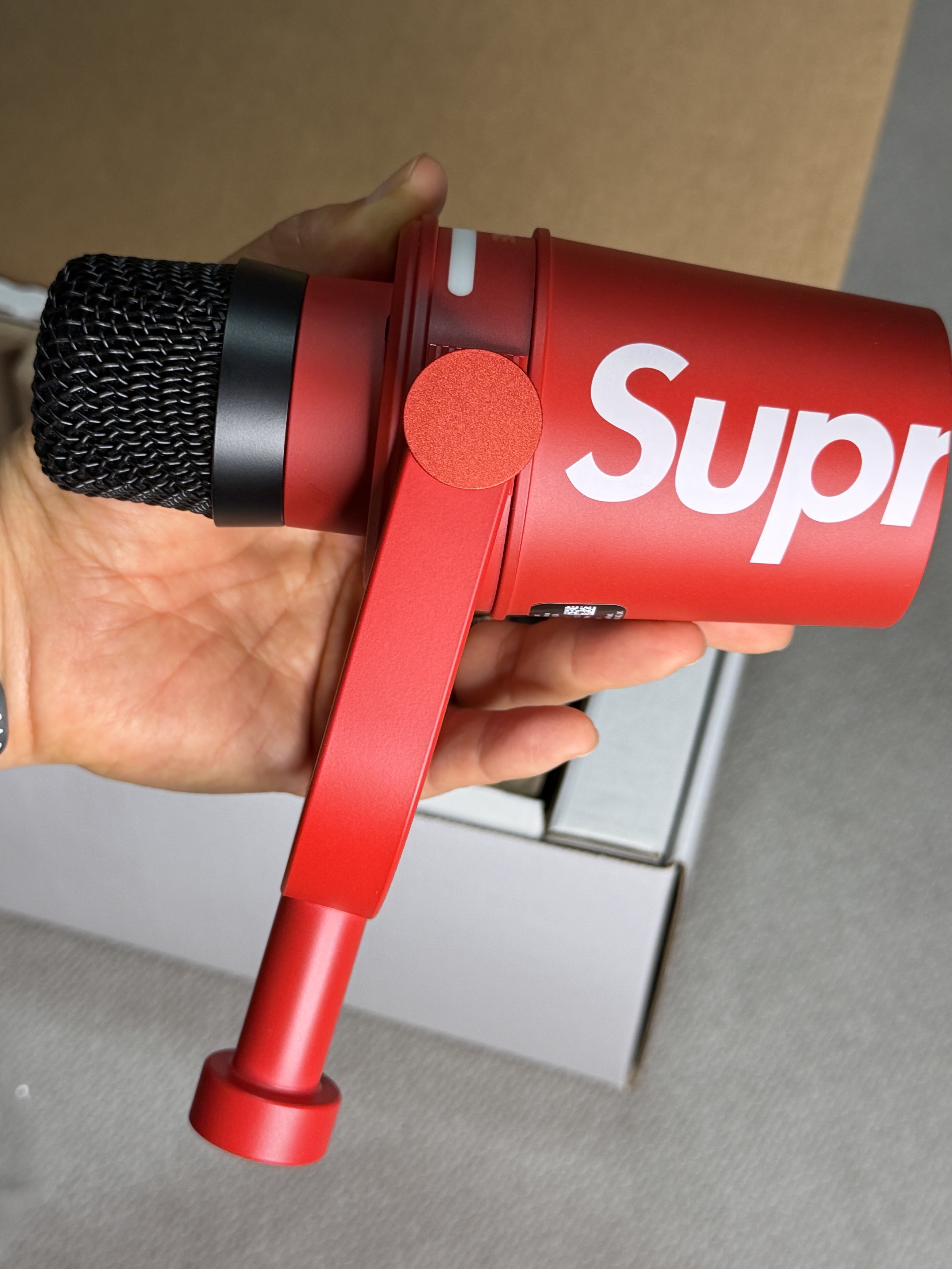 Supreme x Shure MV7+ Microphone Red - 26SS 착용 스타일 - 2