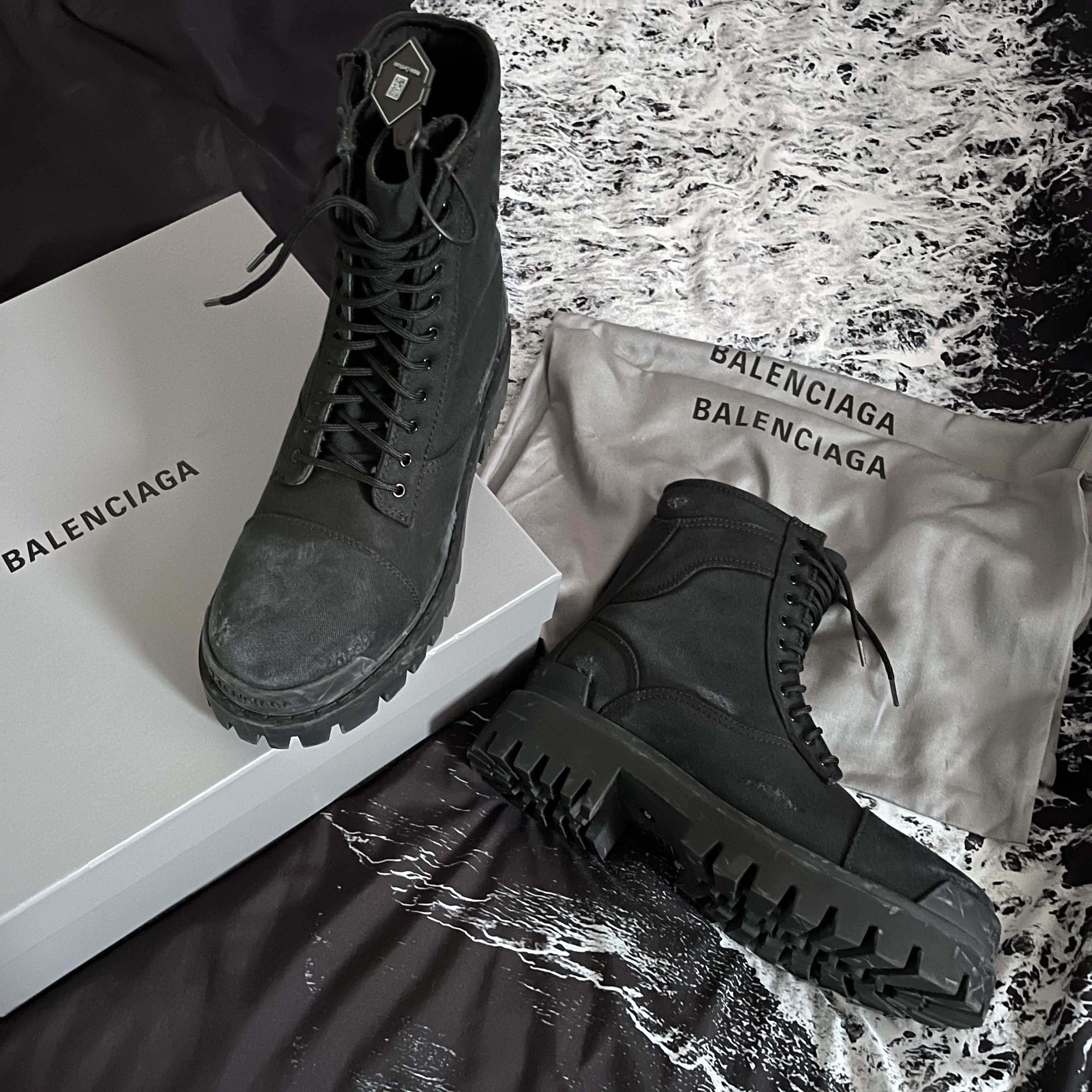 Balenciaga Combat Strike Boots Black 착용 스타일