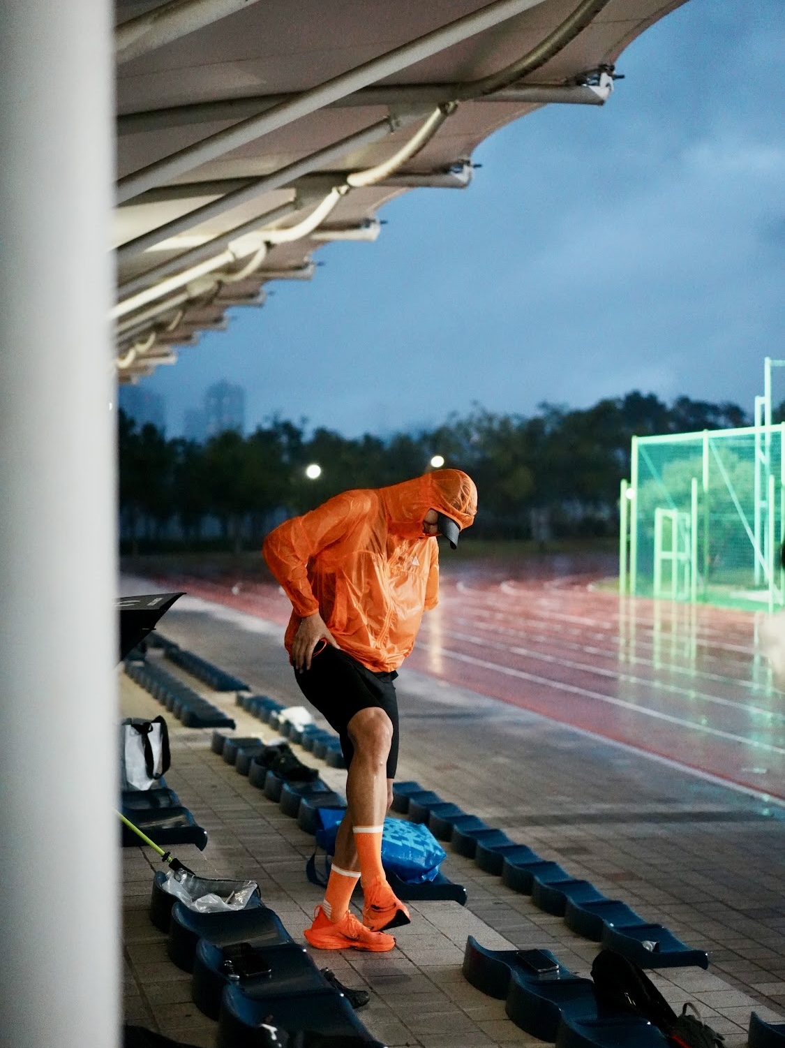 Nike ACG Radical Airflow NXT White Anthracite - Asia, Nike ACG Second Sunrise Dri-Fit ADV 5 Inch Brief Lined Shorts Black Anthracite - Asia 착용 스타일 - 3