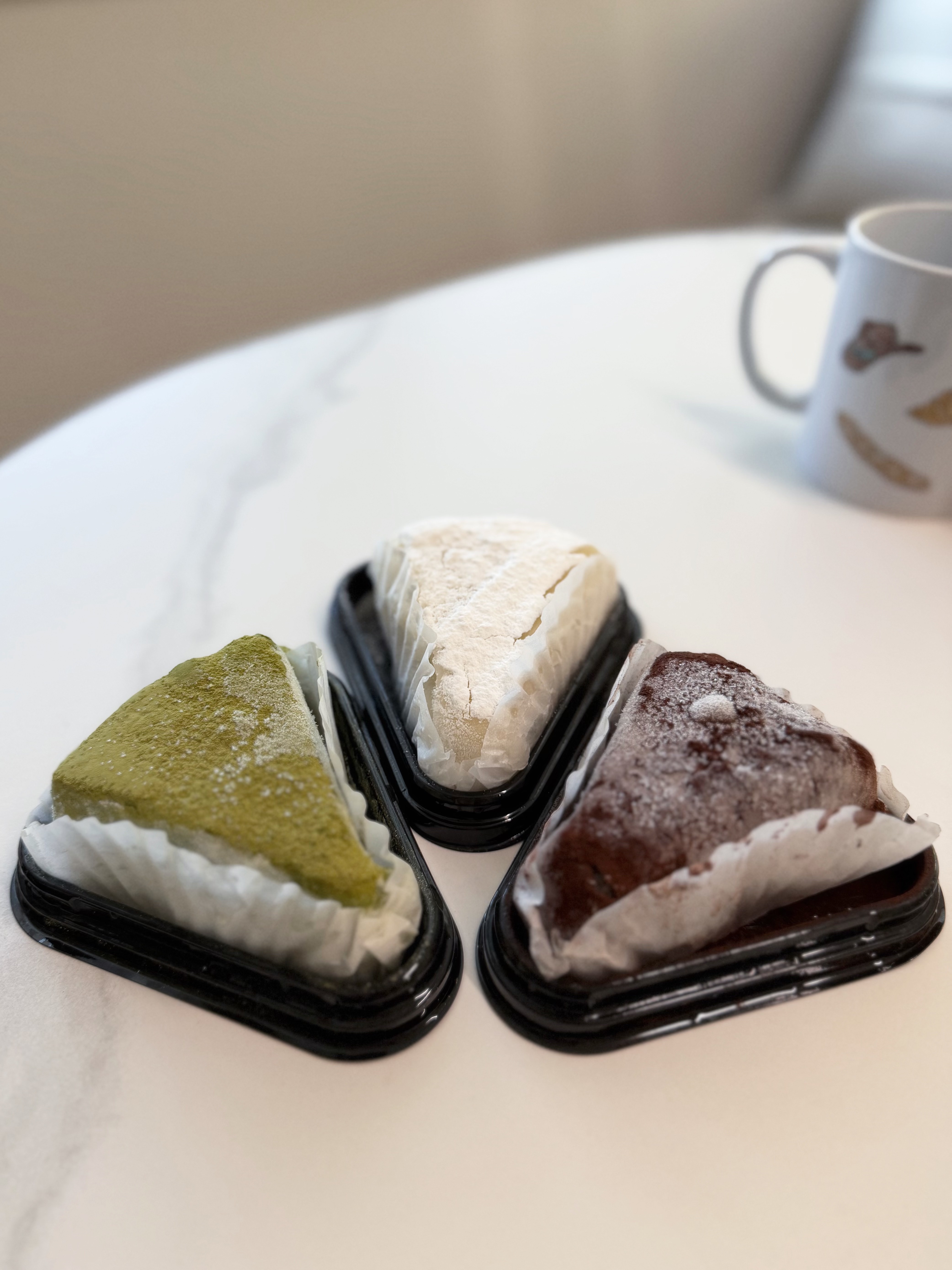 [KREAM 단독] What A Bread Mochi Cheesecake 착용 스타일 - 2