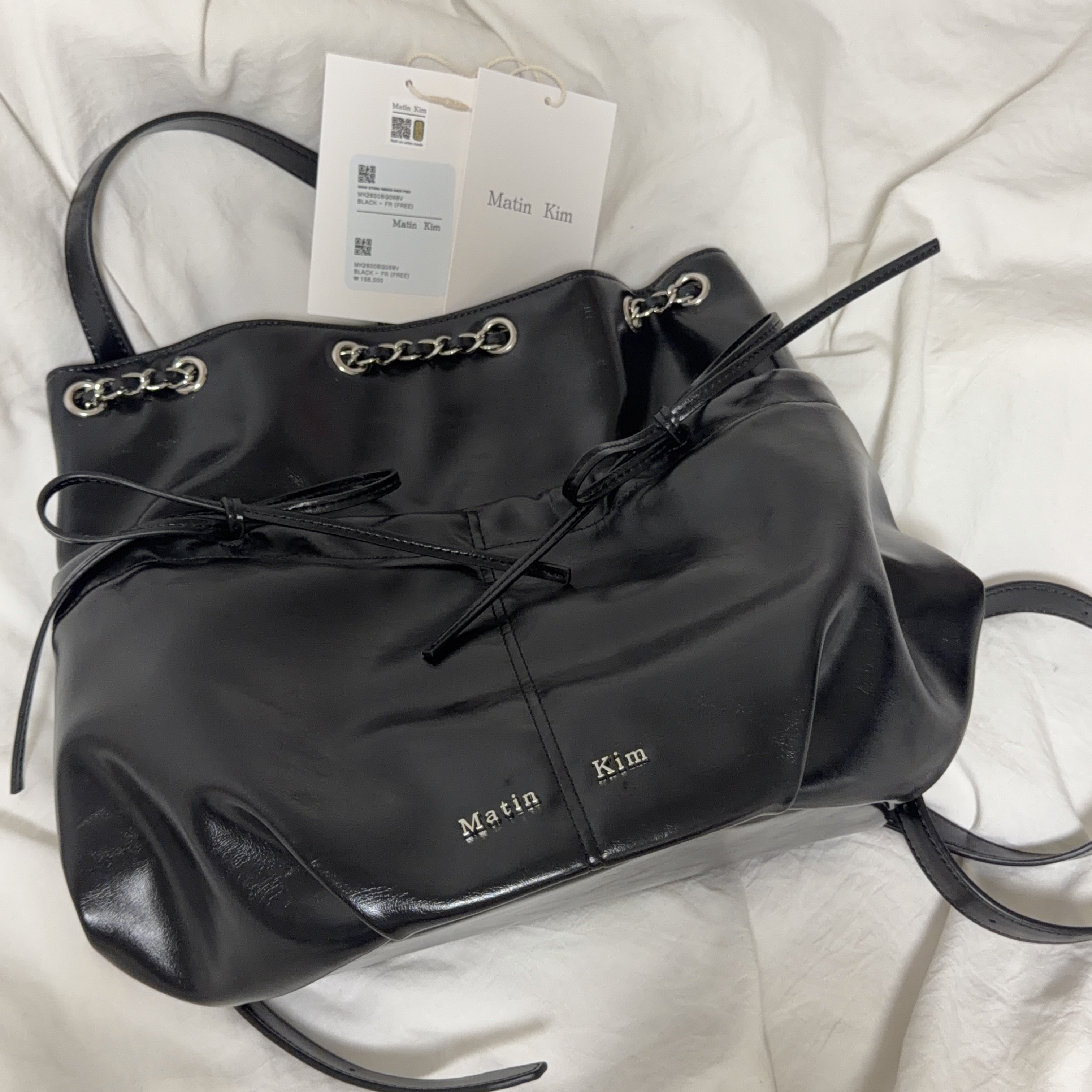 Matin Kim Draw String Ribbon Back Pack Black 착용 스타일