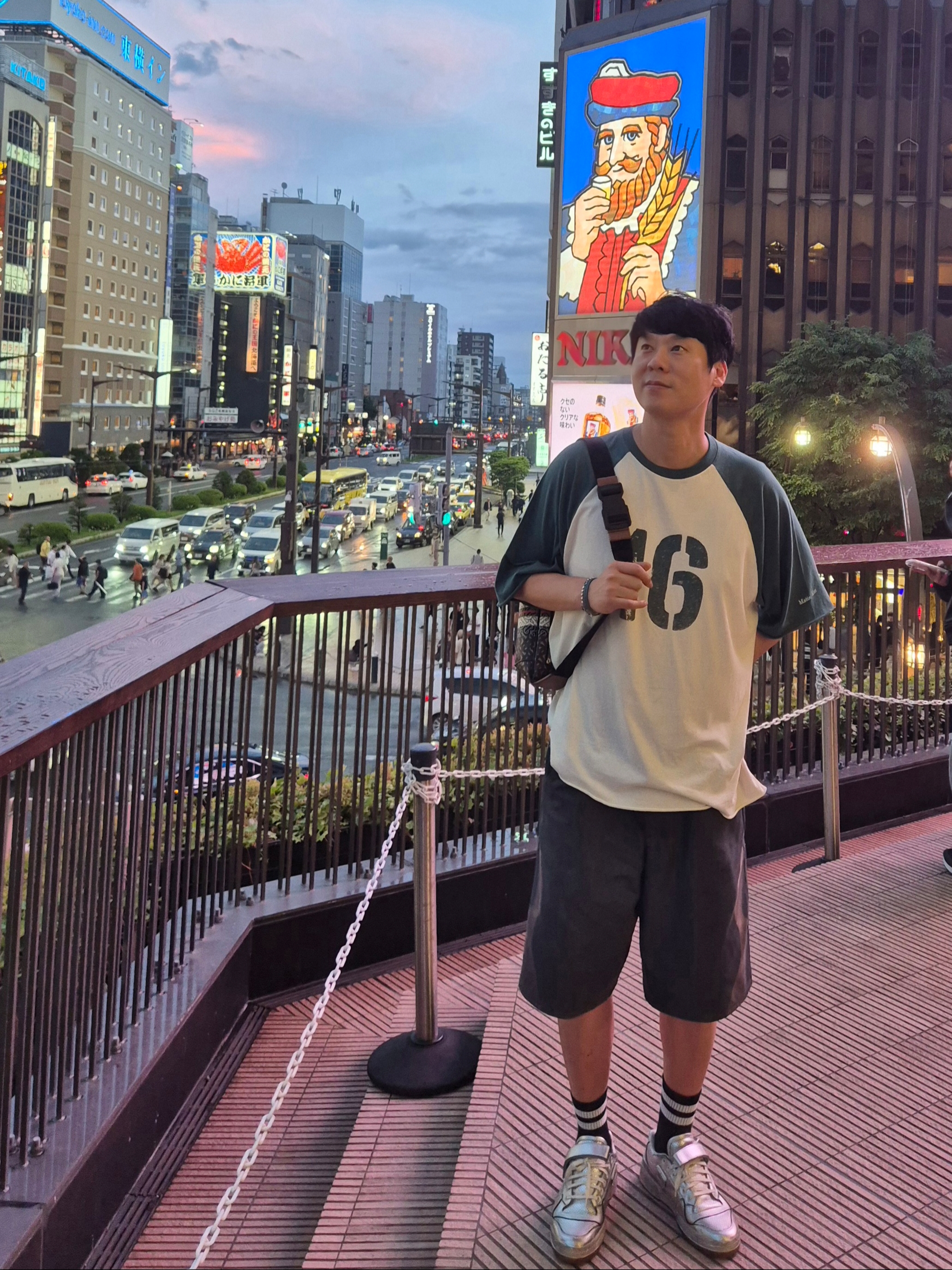 Matin Kim Raw Edge Raglan Top In Cream, Nike NSW Denim Pants Anthracite (IR6783-060) 착용 스타일 - 1