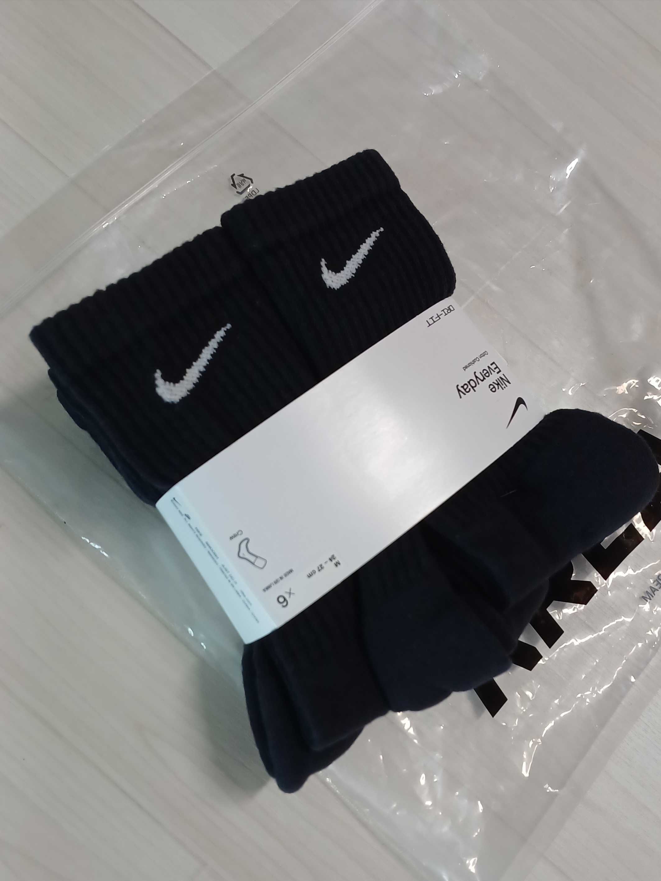 Nike Everyday Cushioned Training Crew Socks Black White (6 Pack/Korean Ver.) 착용 스타일