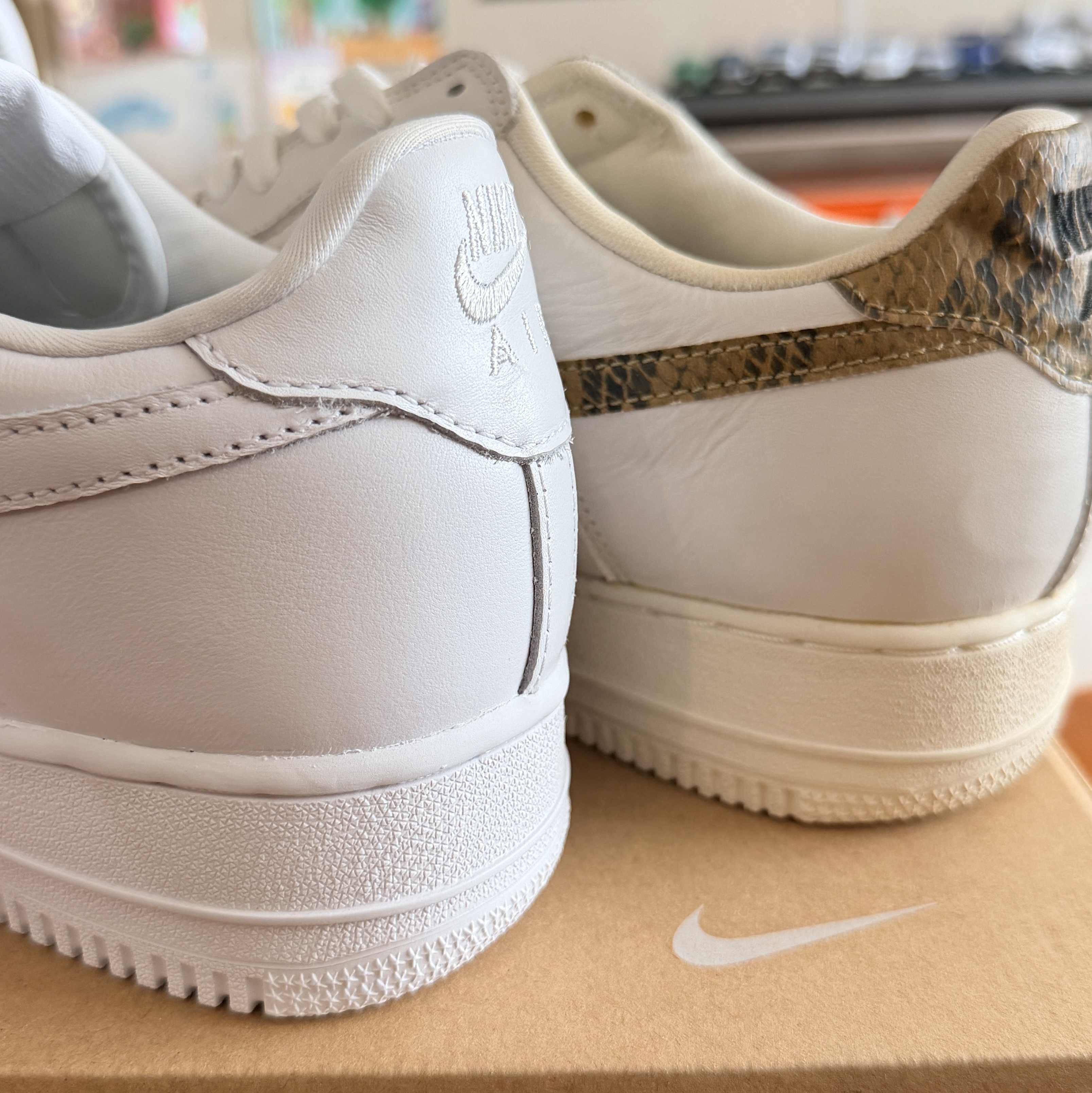 Nike Air Force 1 Low '01 White White 착용 스타일 - 4