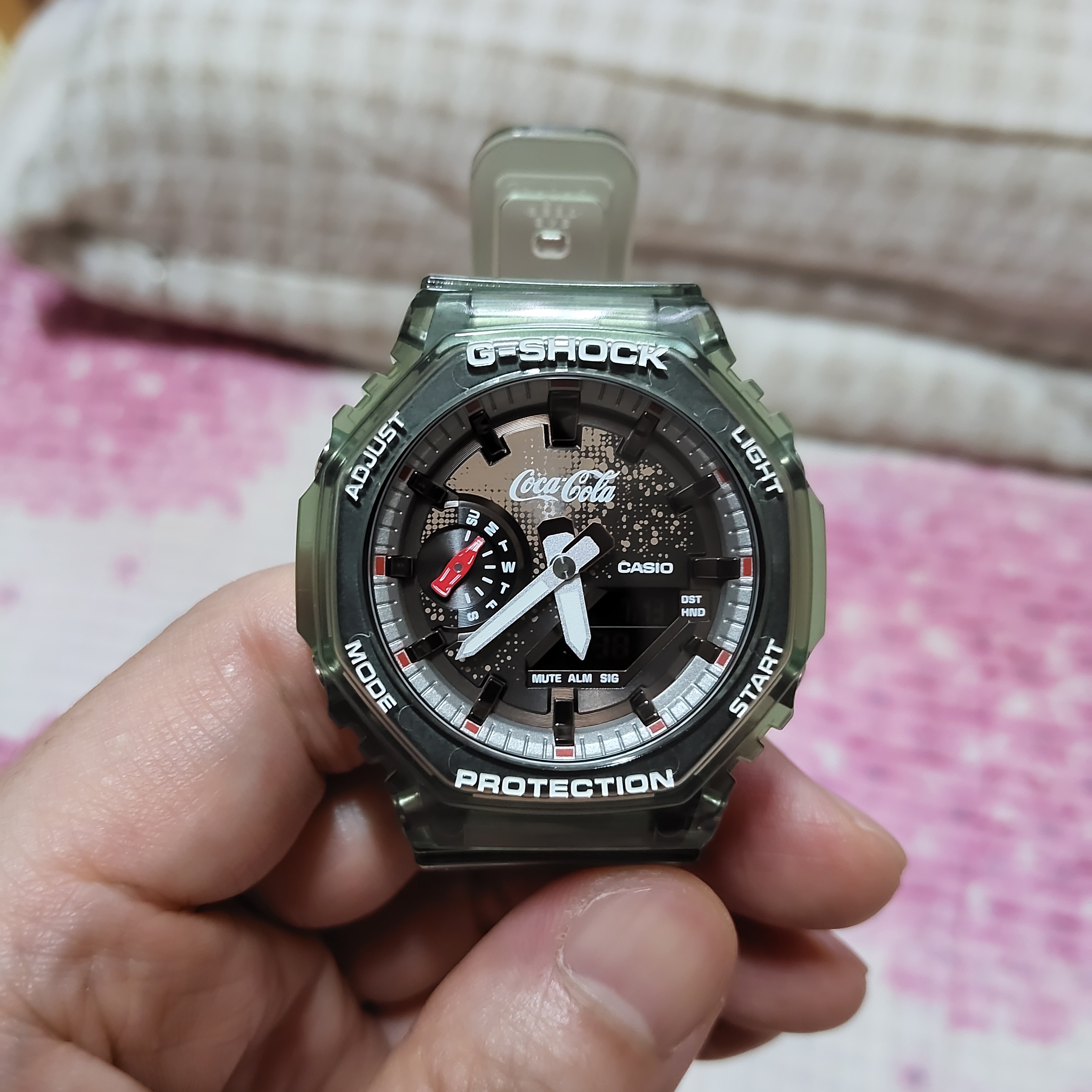 Casio G-Shock x Coca-Cola GA-2100CC-3A 착용 스타일 - 6