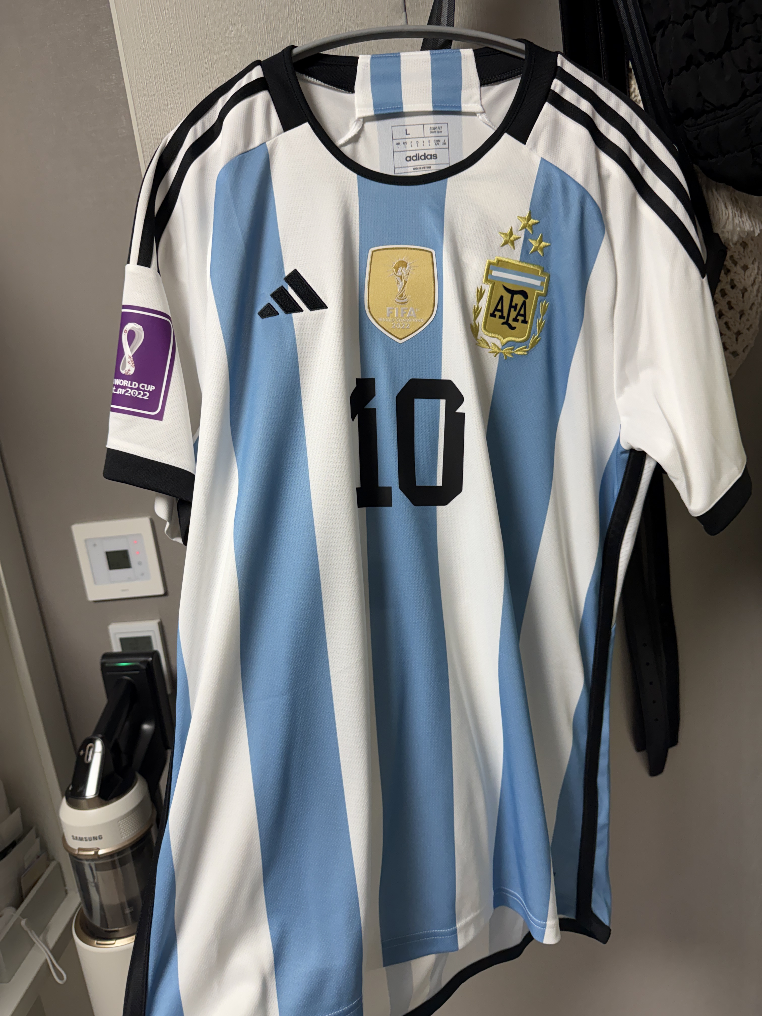 Adidas Argentina Home Jersey 2022 Winners 3-Star White Light Blue - US Sizing (Non Marking Ver.) 착용 스타일 - 1
