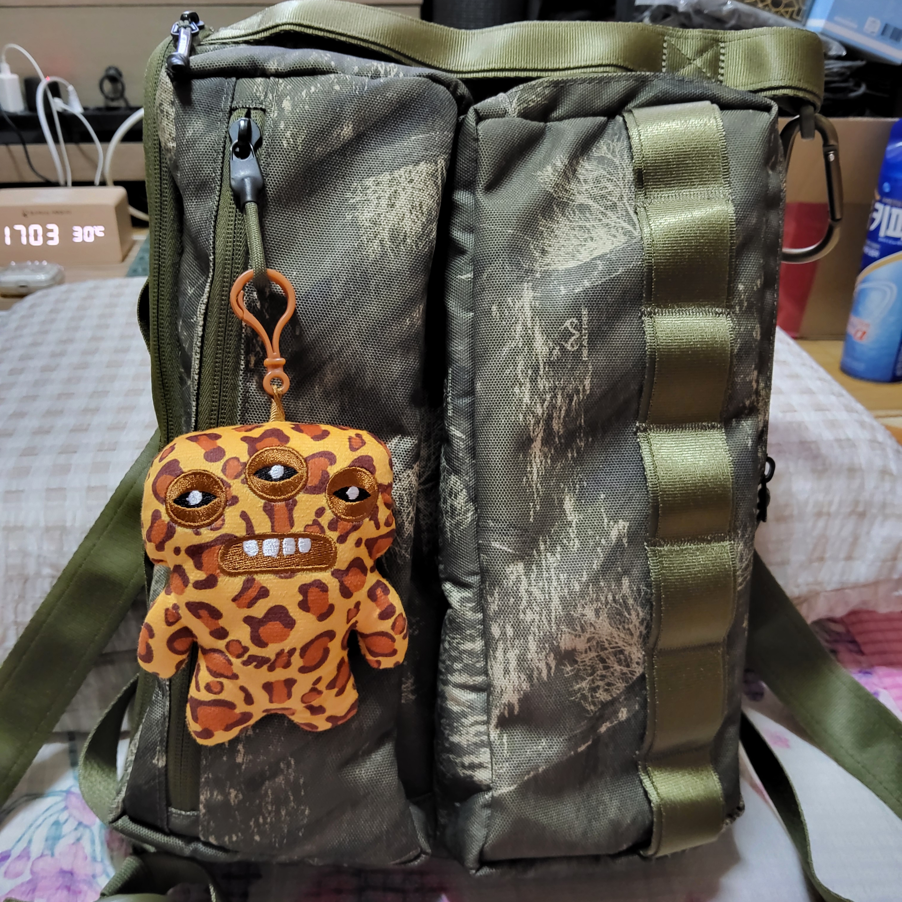 Fuggler Alien Keyring Leopard 착용 스타일 - 3