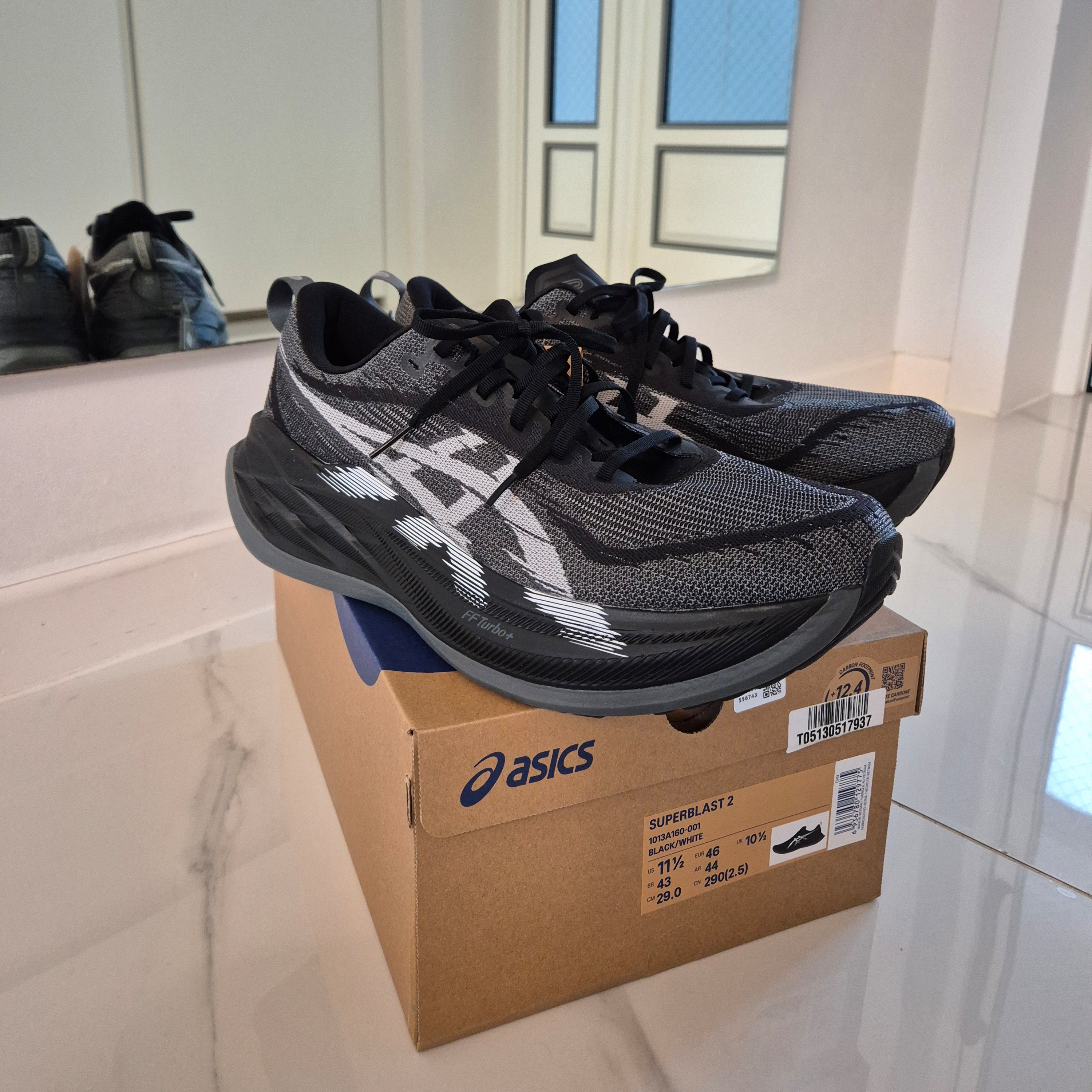 Asics Superblast 2 Black White 착용 스타일