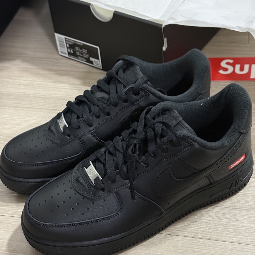 Nike x Supreme Air Force 1 Low Black 착용 스타일