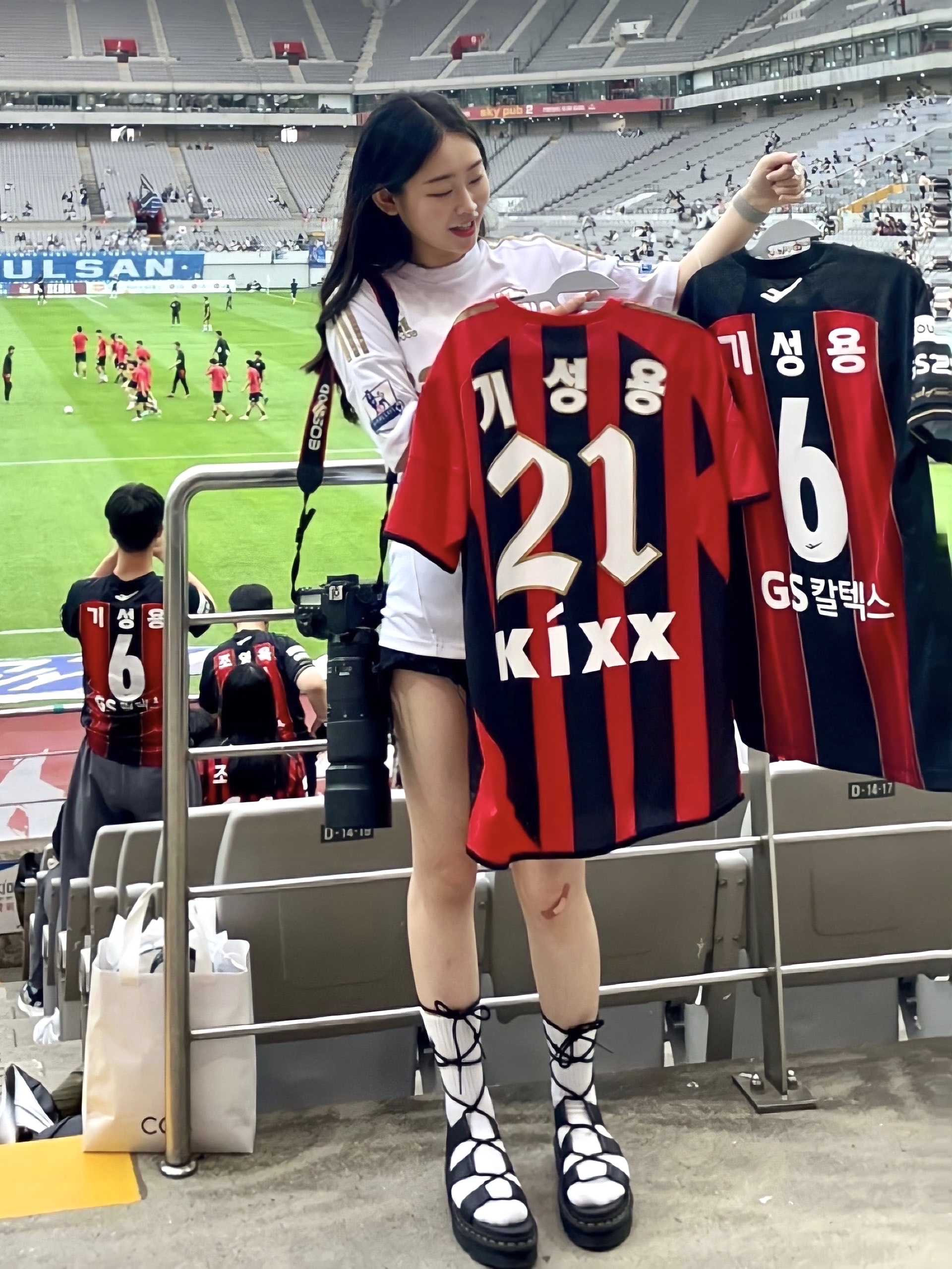 Prospecs FC Seoul Authentic Home Jersey 2022 Black (Non Marking Ver.), (W) Dr. Martens Nartilla Hydro Leather Sandal Black 착용 스타일