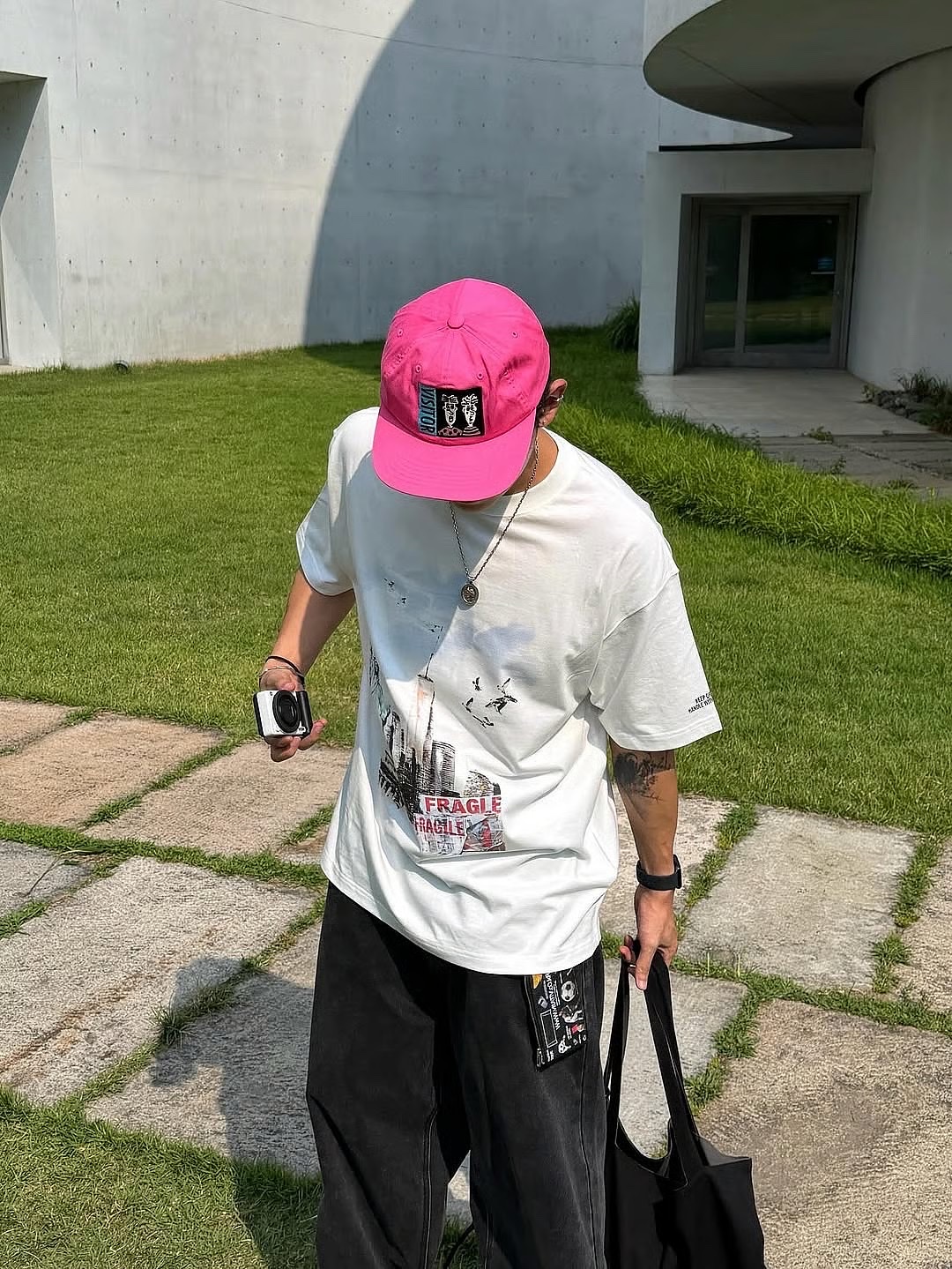[트리플적립] PACOSPLY Liberty Fragile T-Shirts Ivory 착용 스타일