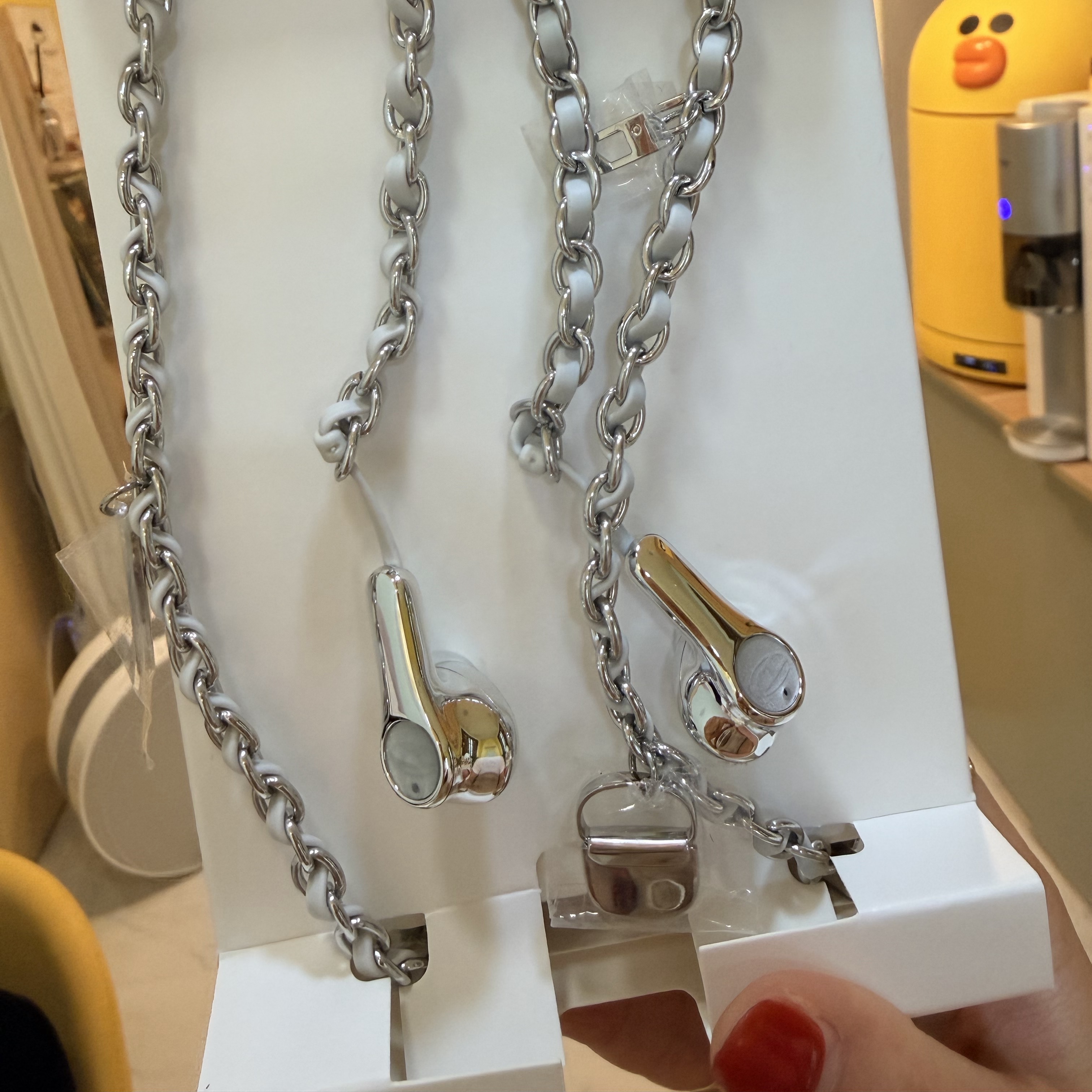 Diesel Wired Earbuds Silver (Korean Ver.) 착용 스타일
