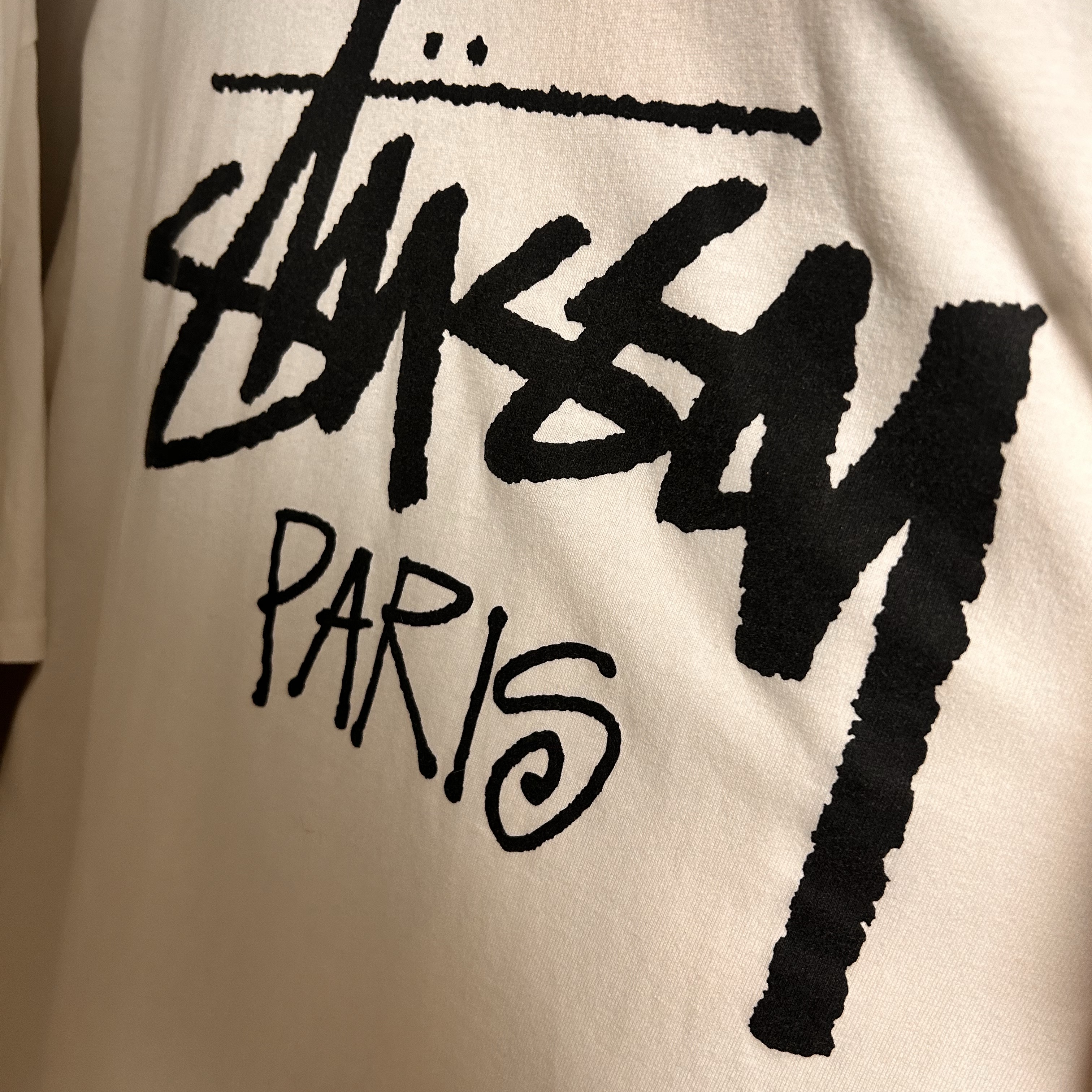 Stussy Stock Seoul T-Shirt White, Stussy Stock London T-Shirt White 착용 스타일 - 3