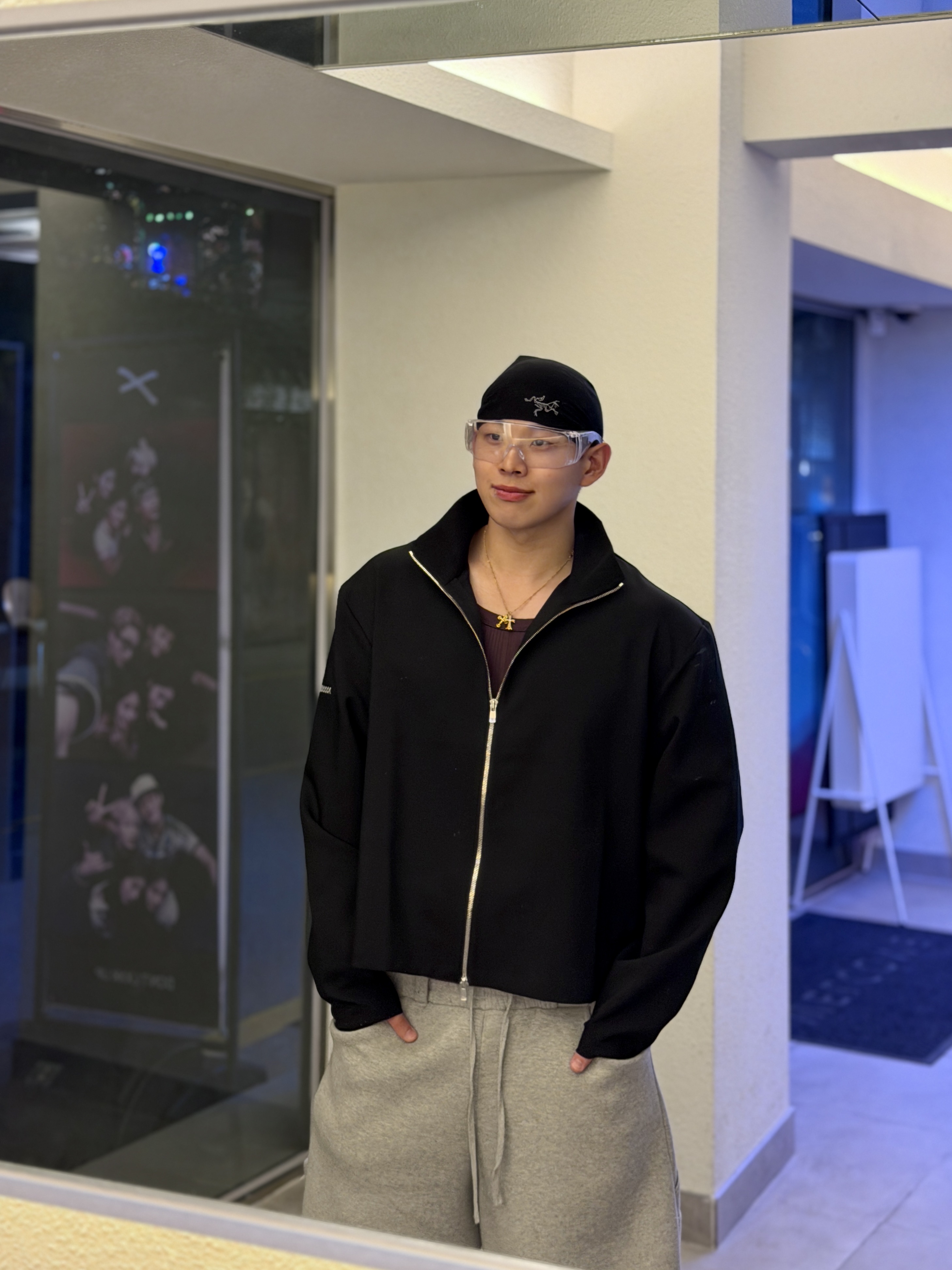 Junne J44 Minimal Full Zip Up Twill Black 착용 스타일 - 1