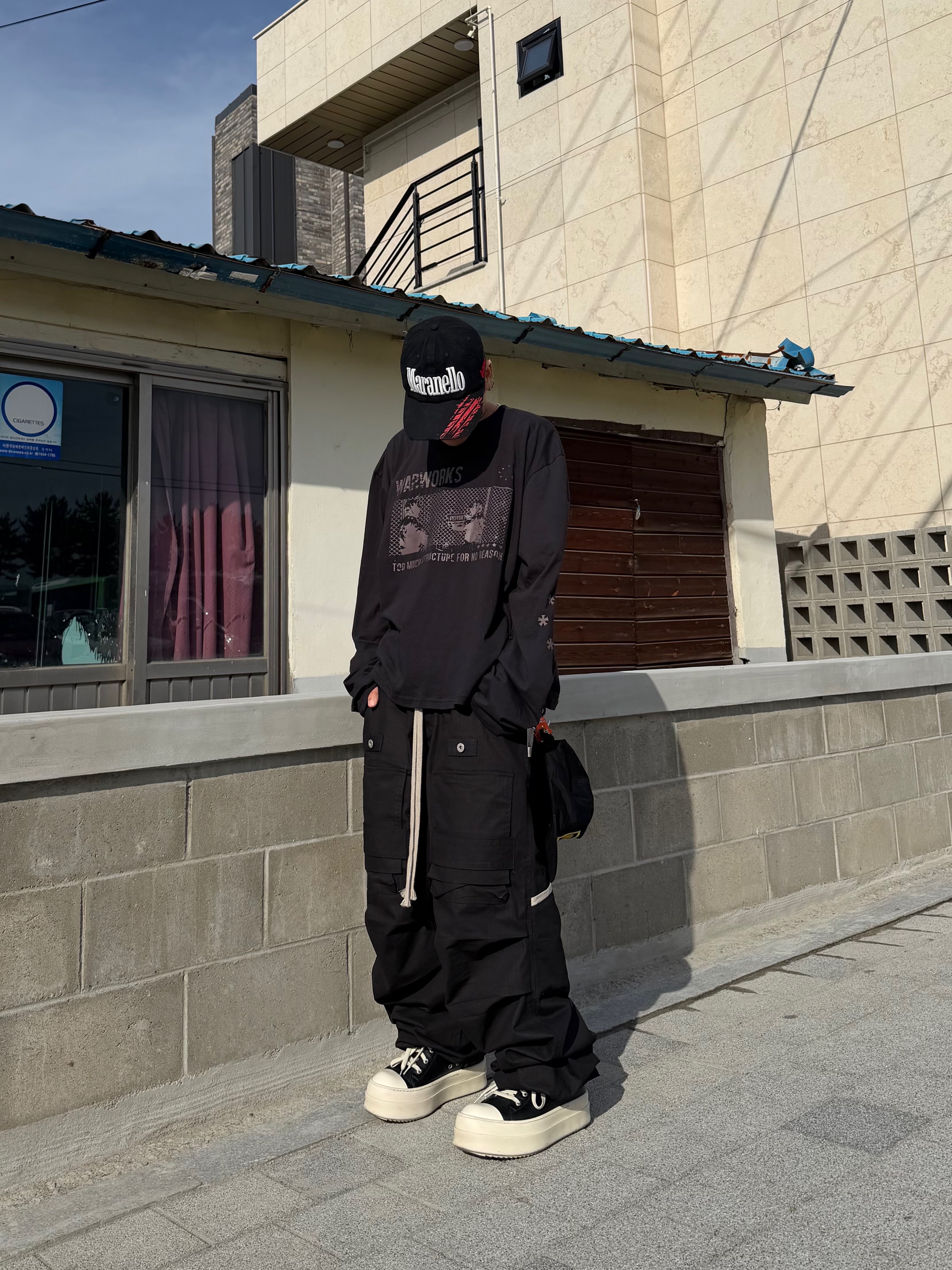 Wapworks Camp Supply Cargo Pants Black 착용 스타일 - 2