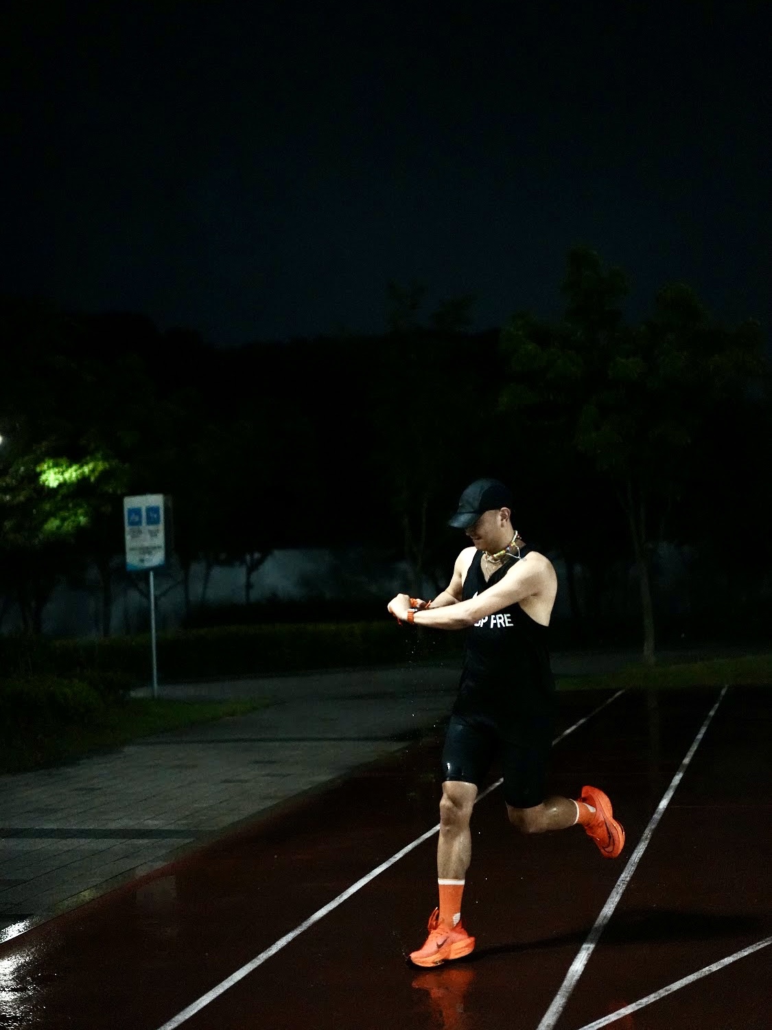 Nike ACG Radical Airflow NXT White Anthracite - Asia, Nike ACG Second Sunrise Dri-Fit ADV 5 Inch Brief Lined Shorts Black Anthracite - Asia 착용 스타일 - 2