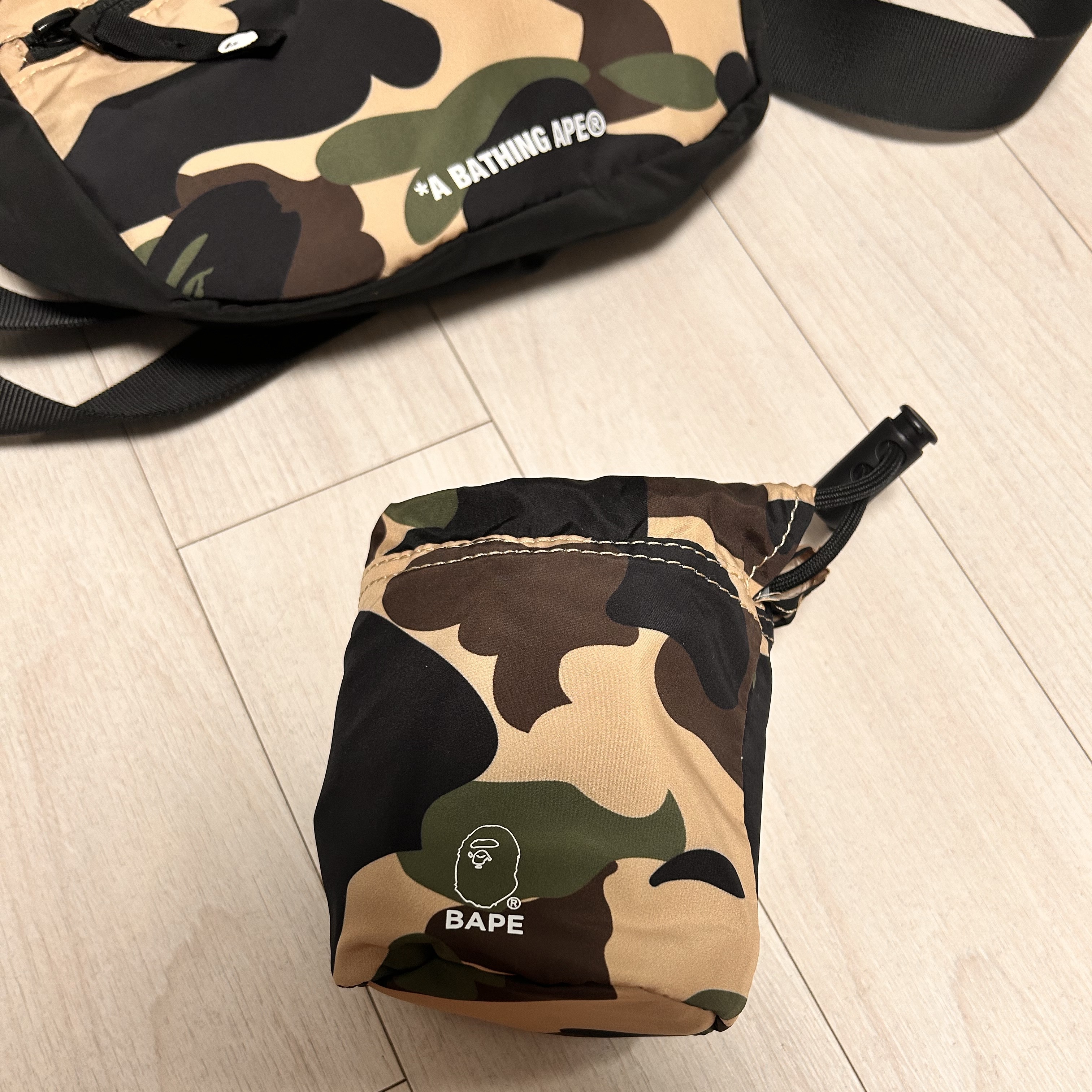 BAPE 1st Camo Packable Waist Bag Travel Yellow 착용 스타일 - 3