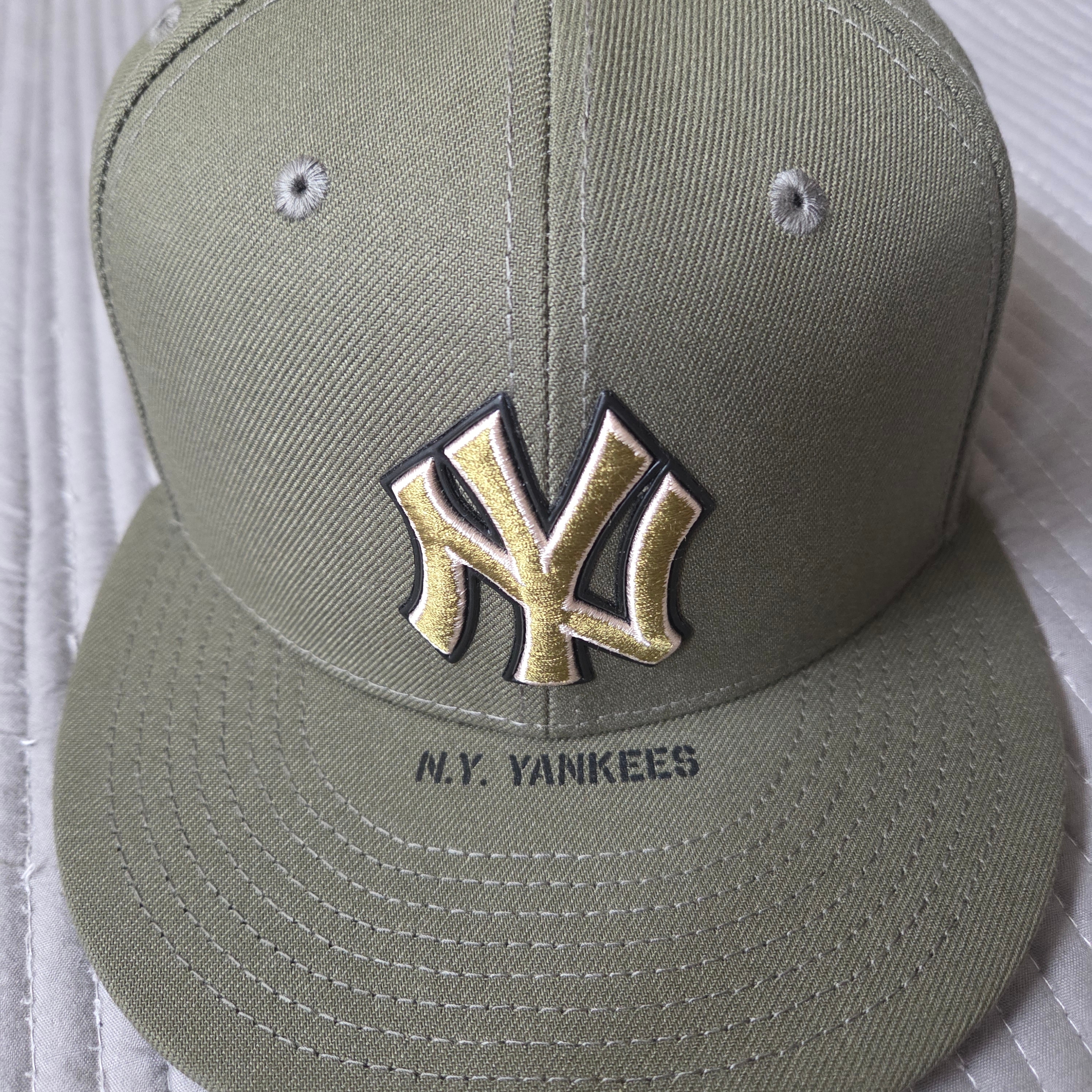 New Era 59Fifty On-Field MLB 2026 Armed Forces Day New York Yankees New Olive 착용 스타일 - 1