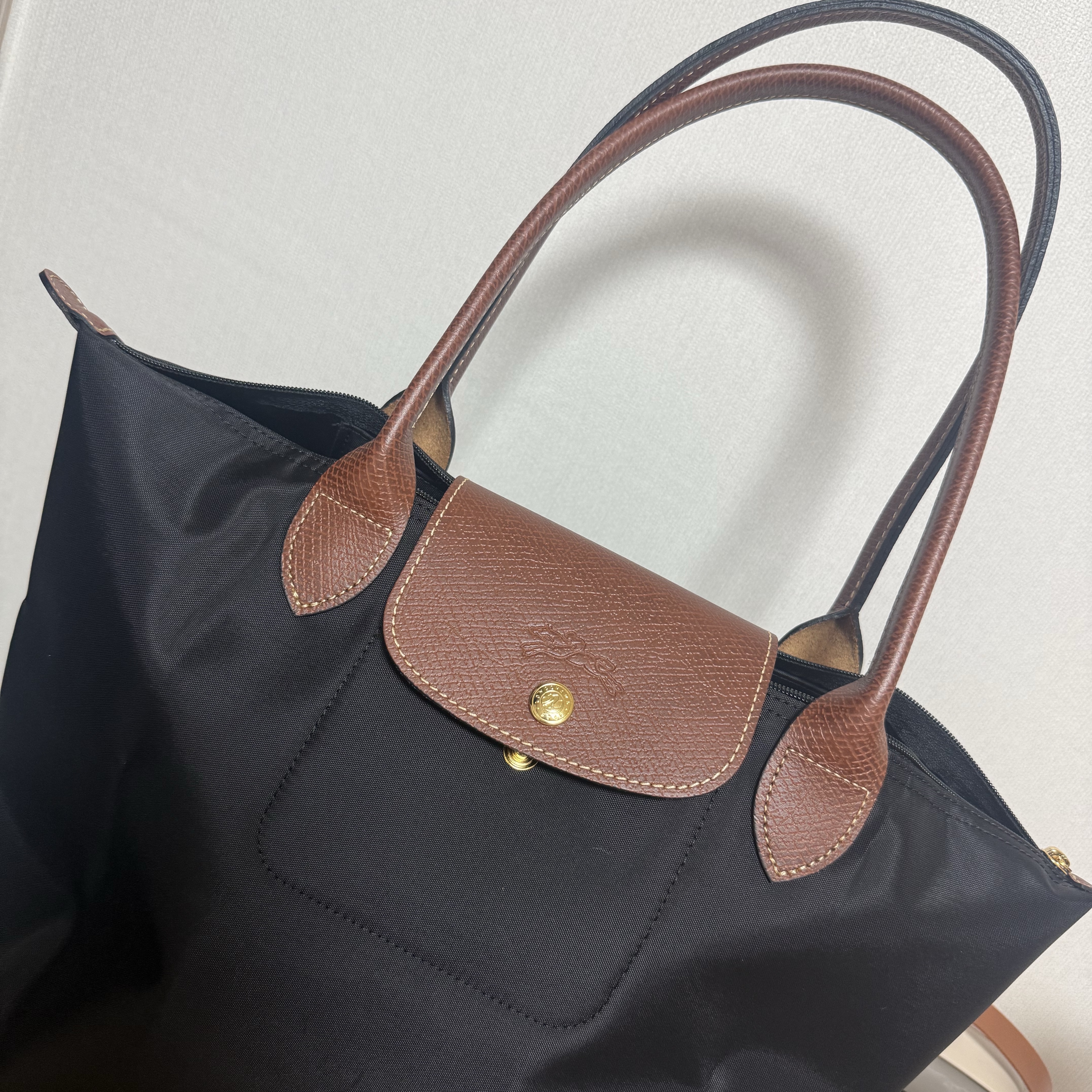 Longchamp Le Pliage Original Tote Bag M Black 착용 스타일 - 1