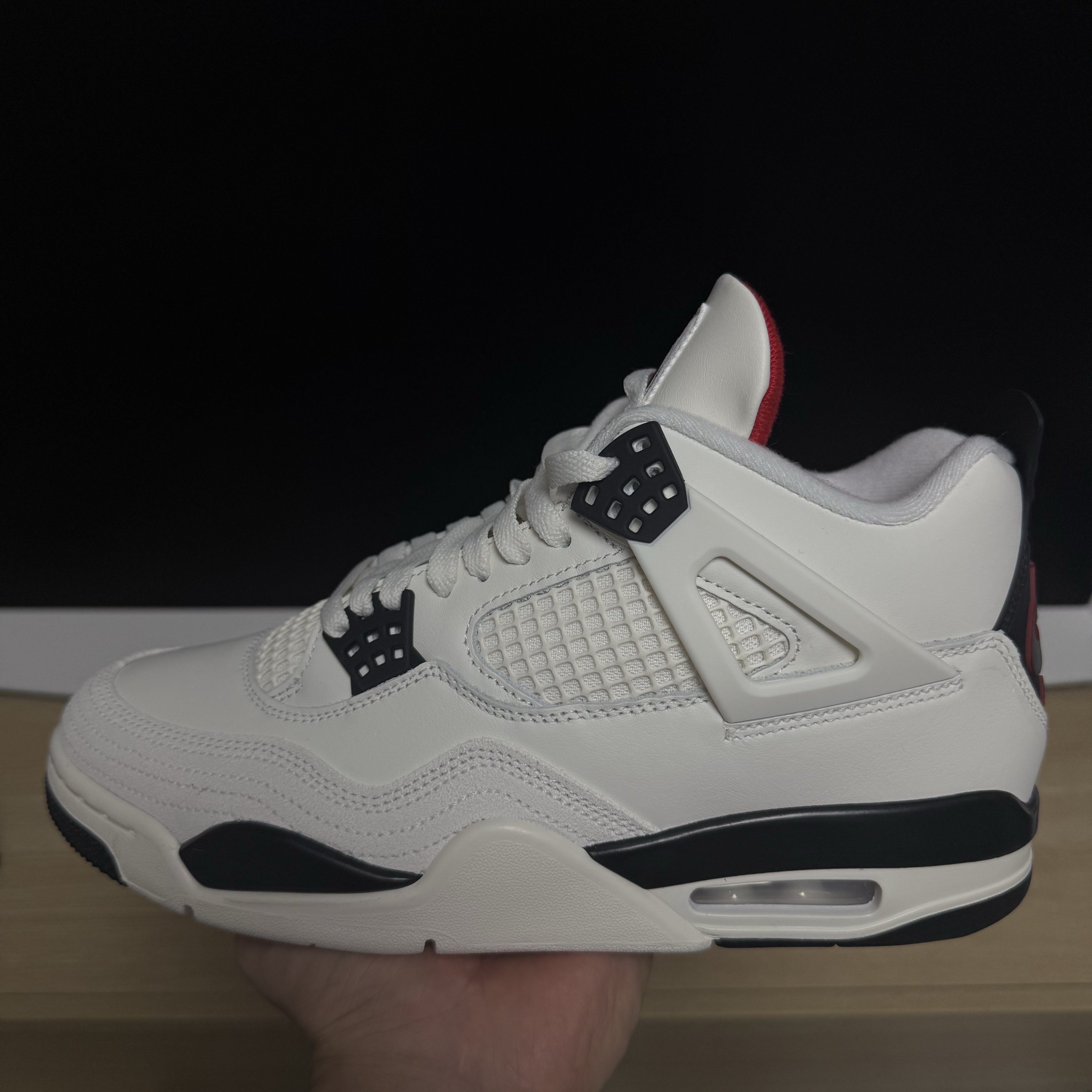 Jordan 4 Flight Club Sail and Black 착용 스타일 - 2