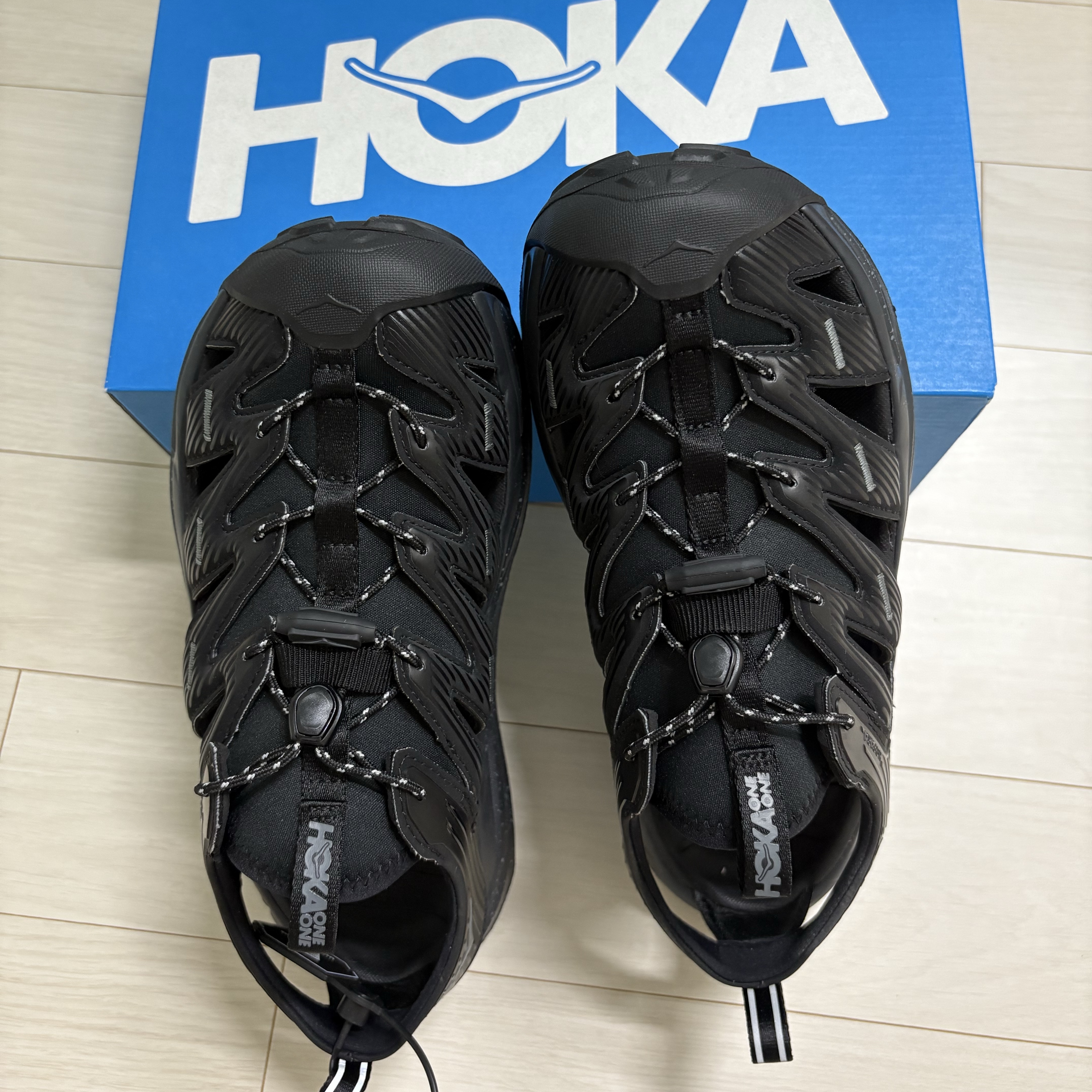 Hoka Hopara Black Castle Rock 착용 스타일