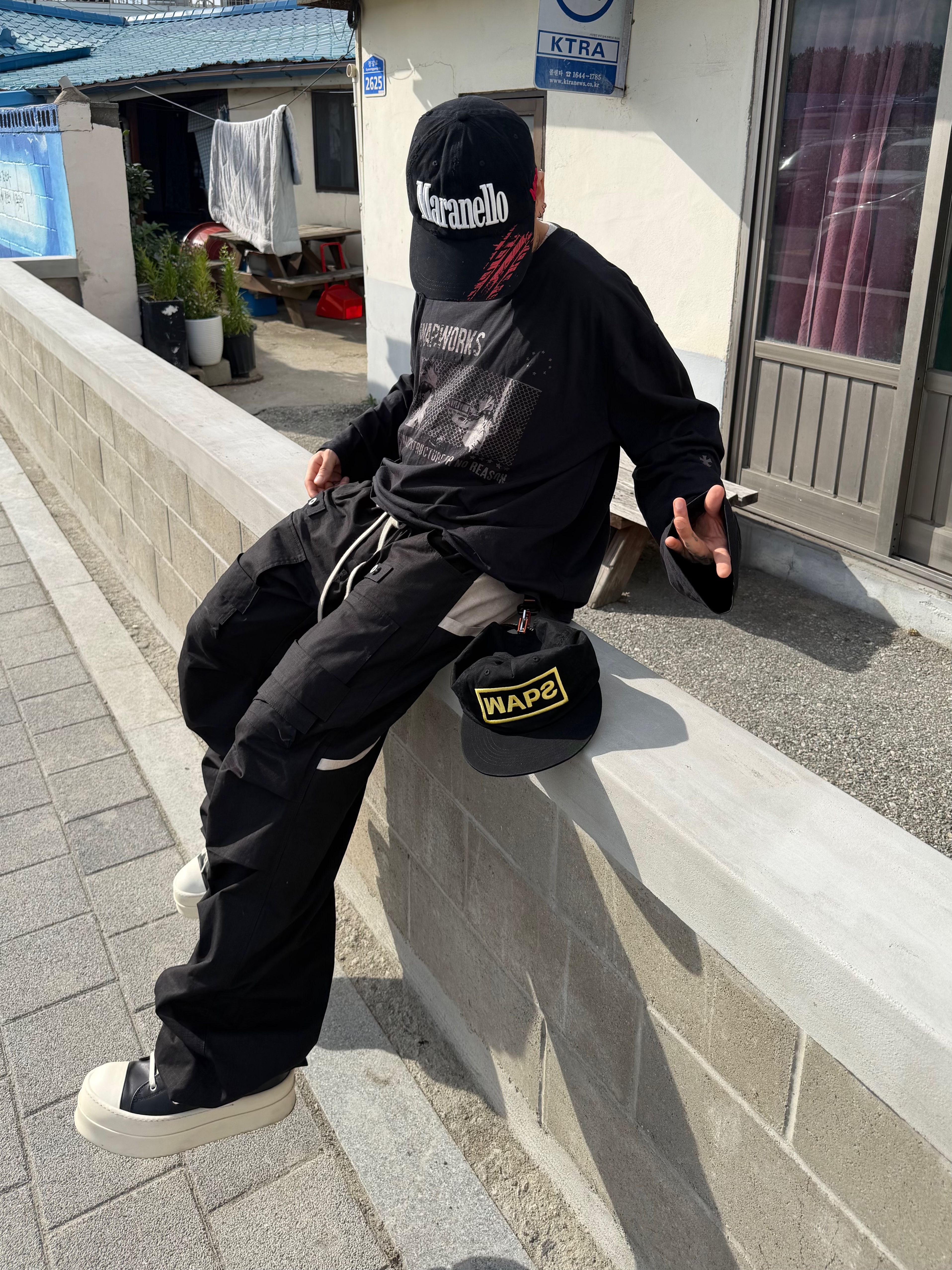 Wapworks Camp Supply Cargo Pants Black 착용 스타일 - 1