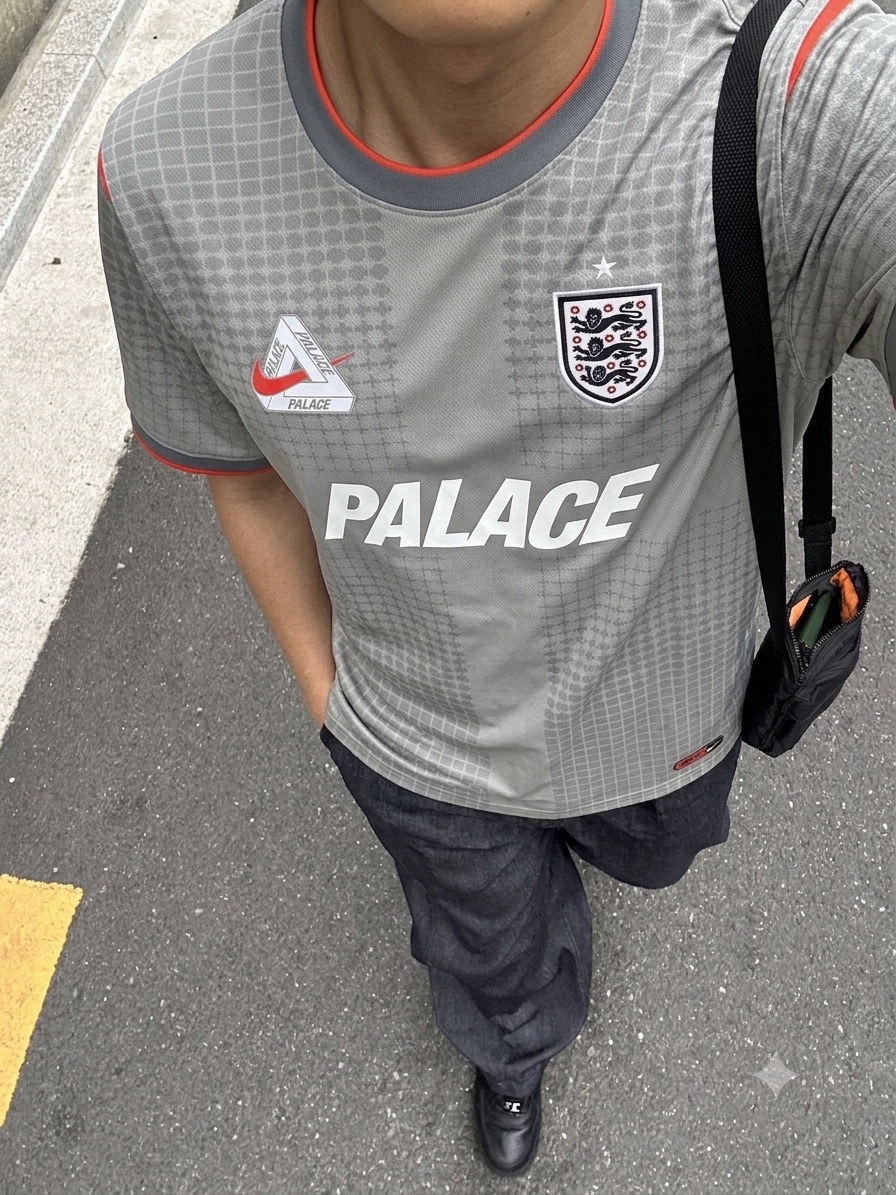 Palace x Nike England Dri-Fit Academy Pro Short Sleeve Football Top Pewter Grey Bright Crimson 착용 스타일