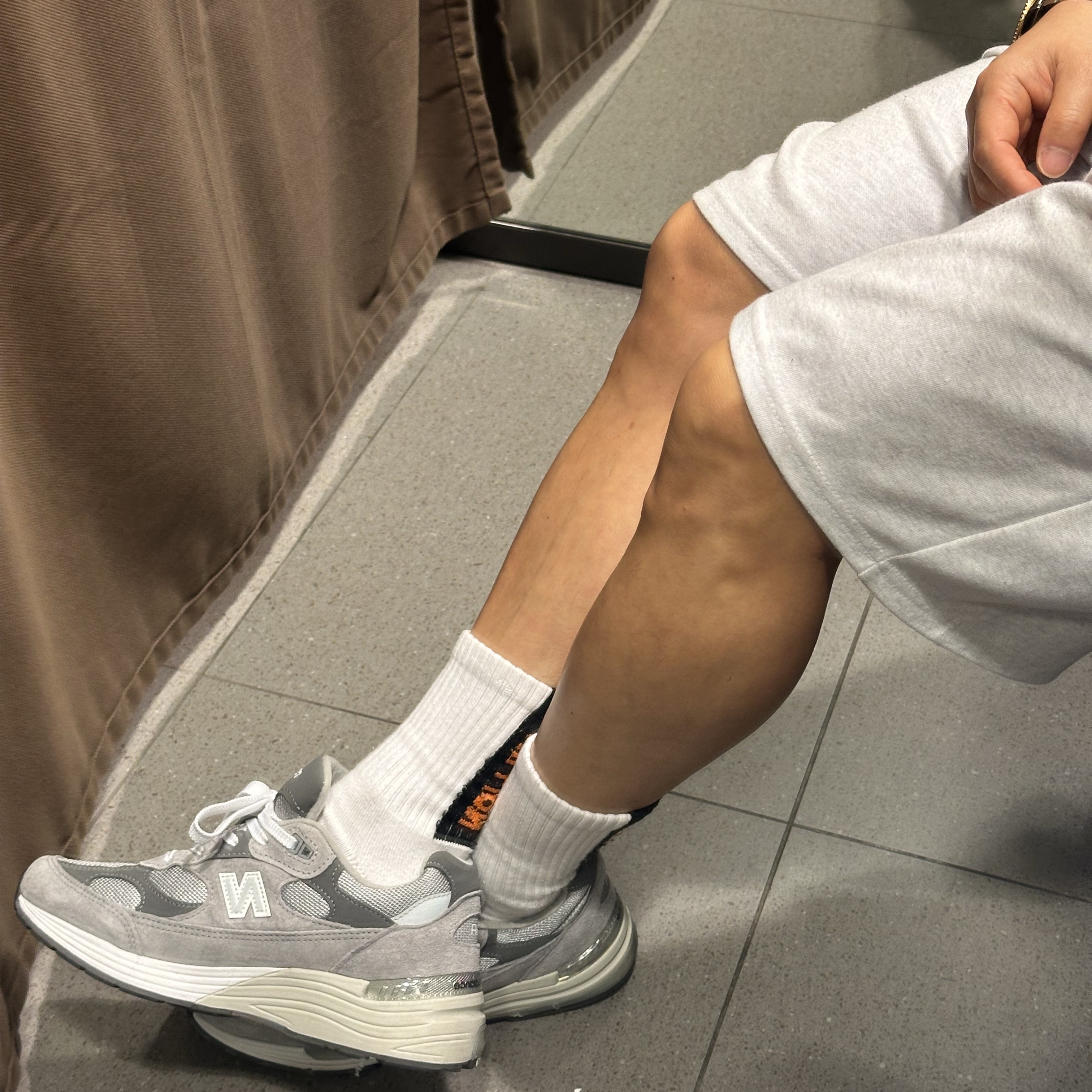 New Balance 992 Made in USA Core Grey Silver Metallic 착용 스타일