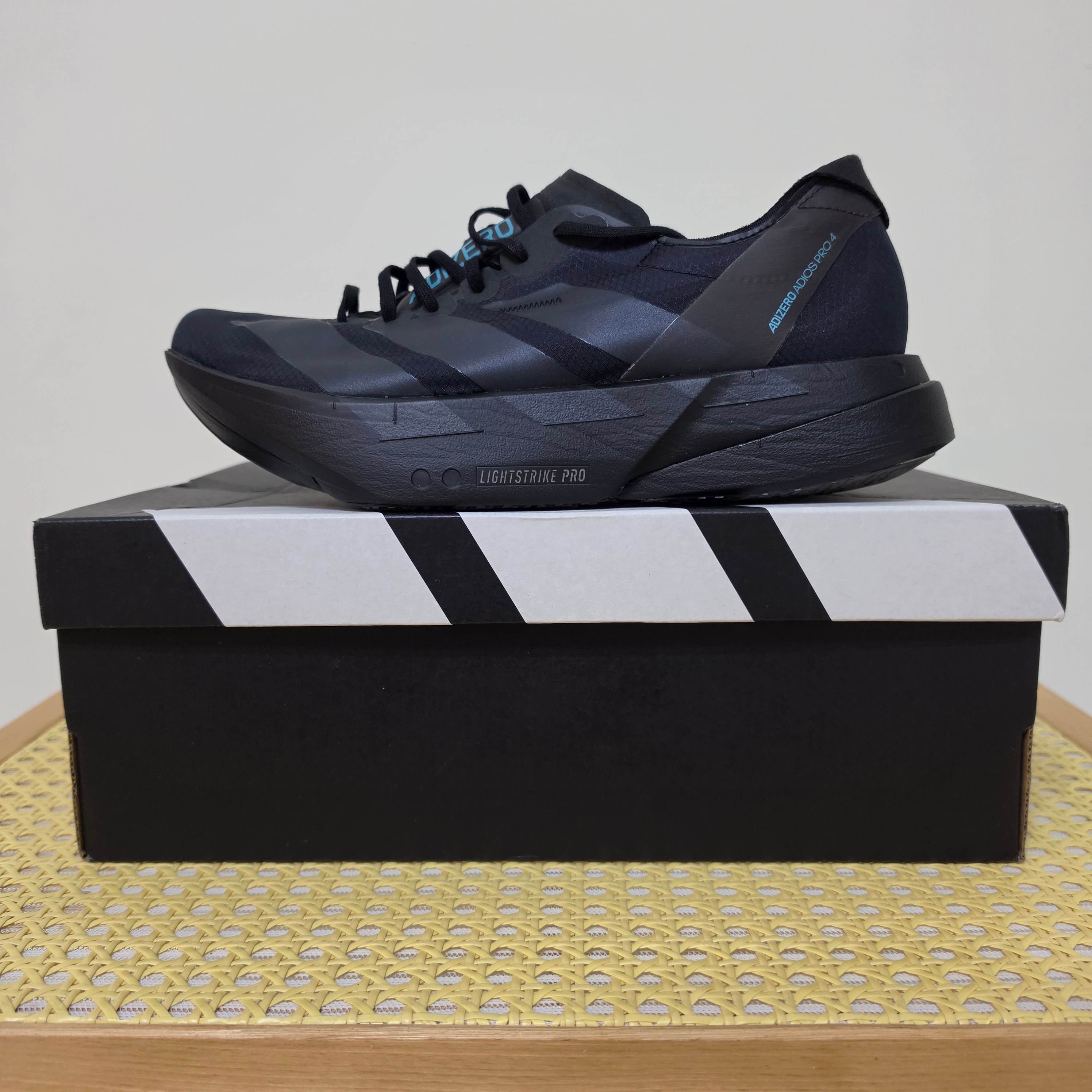 Adidas Adizero Adios Pro 4 Black 착용 스타일 - 1