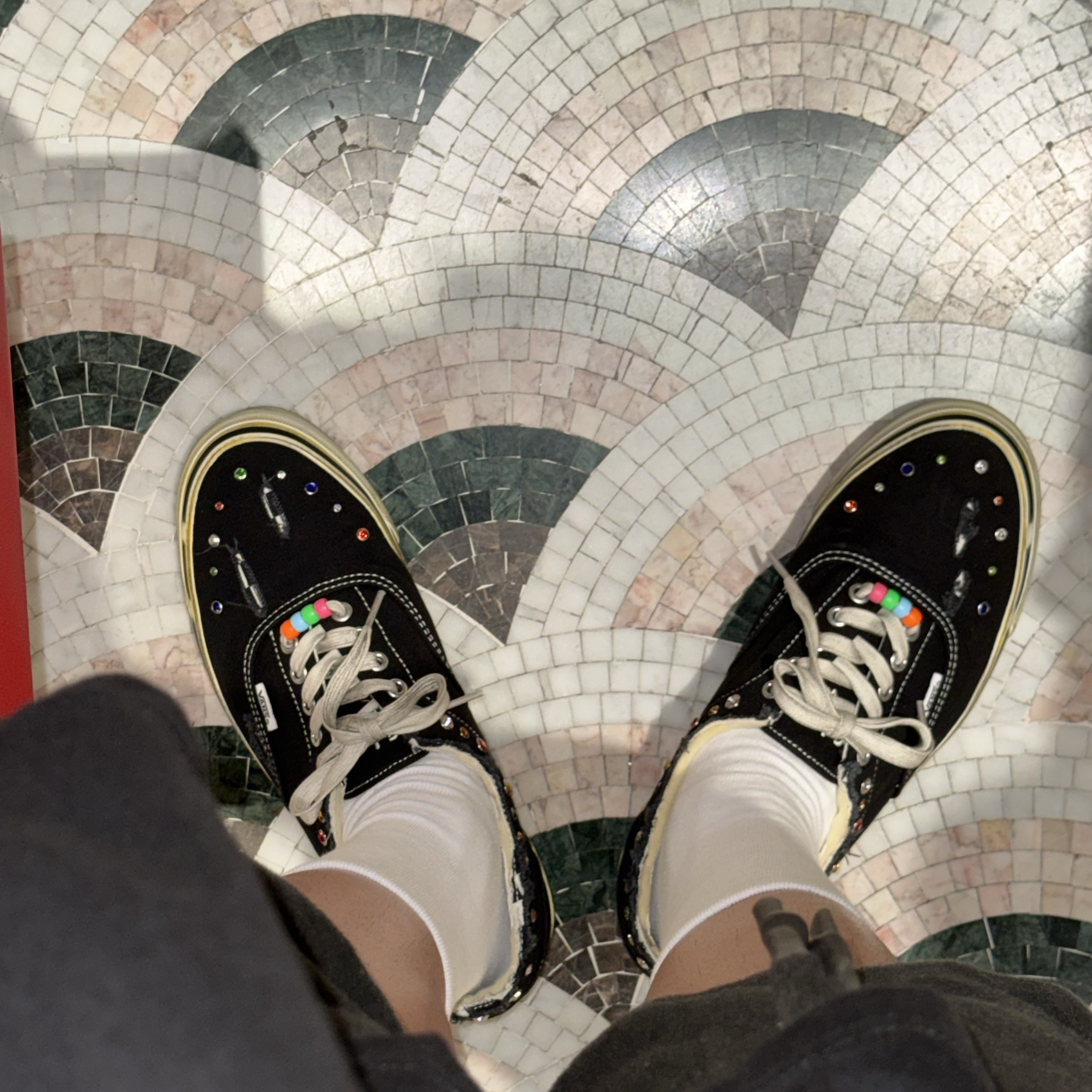 Vans x Satoshi Nakamoto OTW Era 95 Gems Black 착용 스타일 - 3