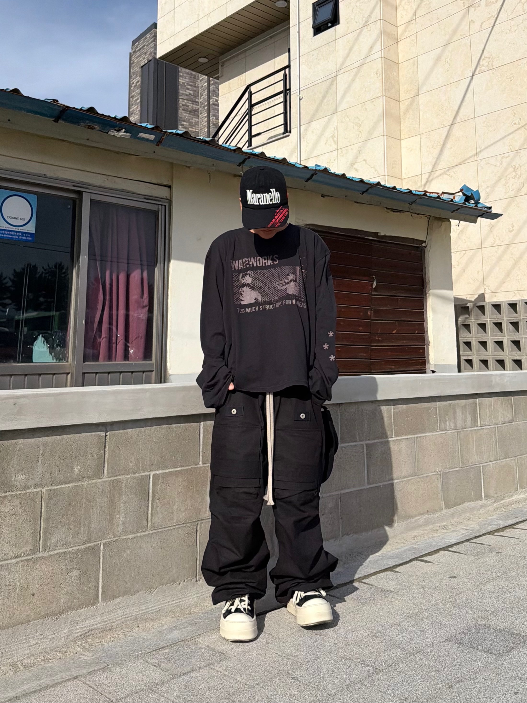 Wapworks Camp Supply Cargo Pants Black 착용 스타일 - 3