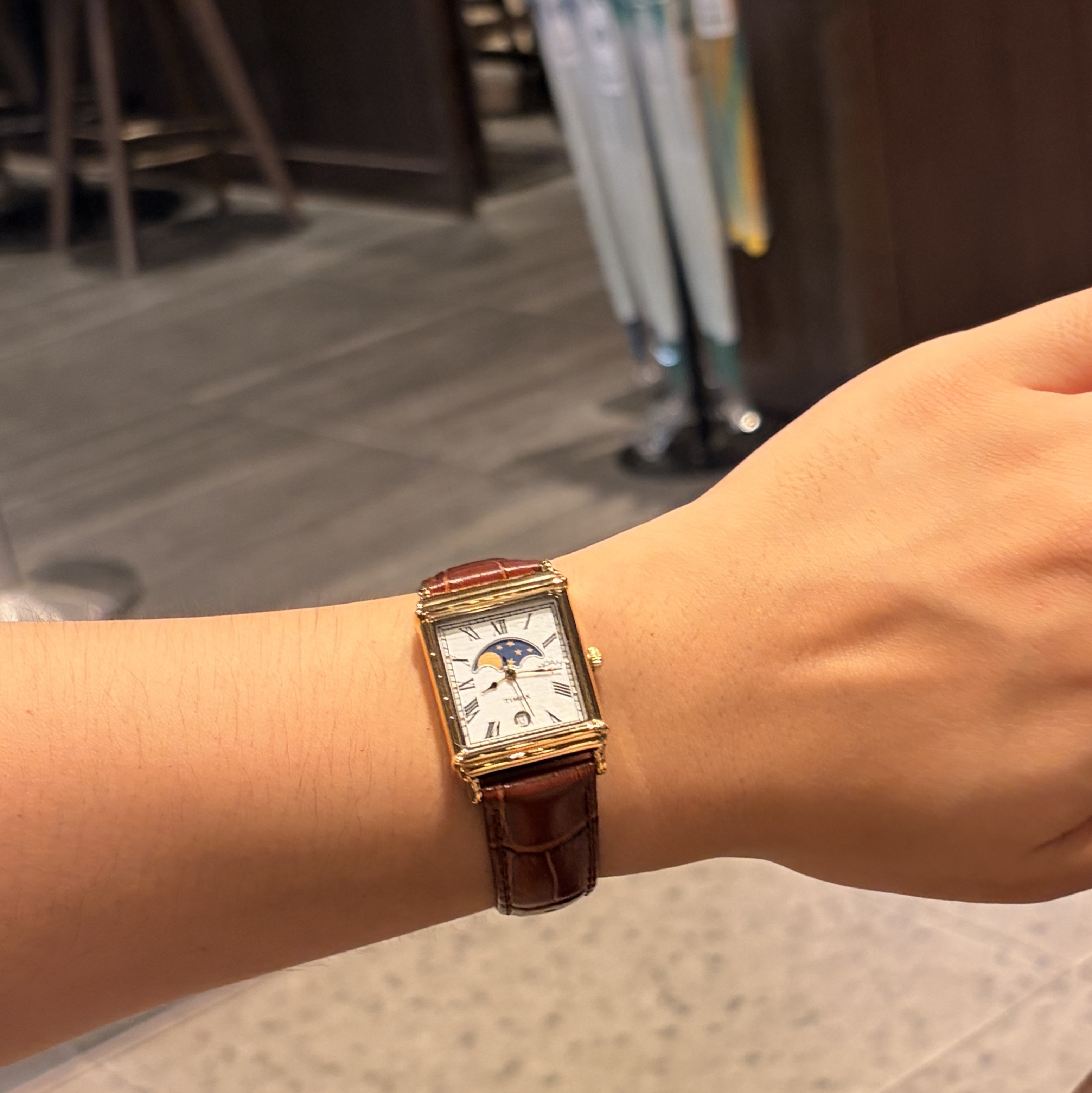 Timex x Noah Moon Phase Watch Brown Gold 착용 스타일 - 2