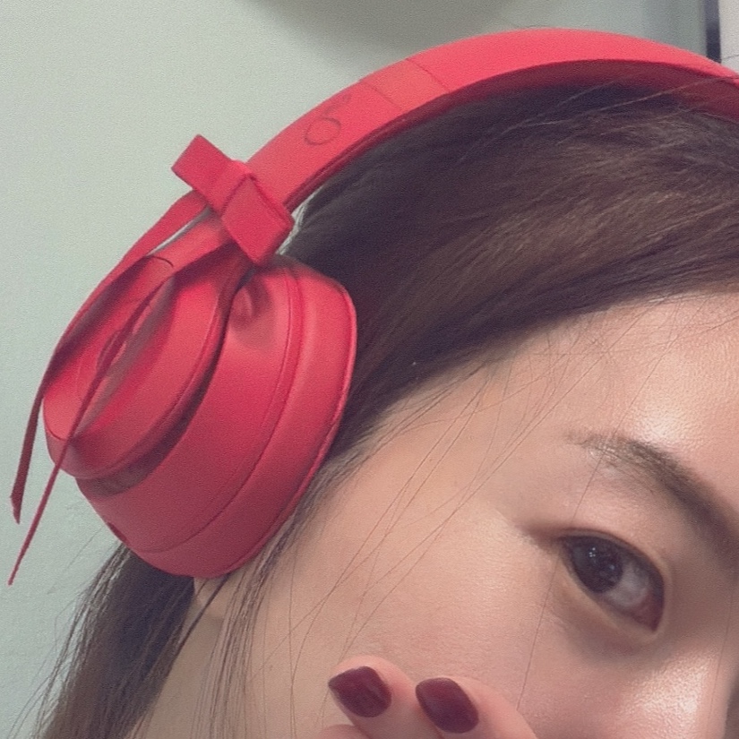Beats Solo 4 Wireless On Ear Headphone Jennie Special Edition Ruby Red (Korean Ver.) 착용 스타일 - 2