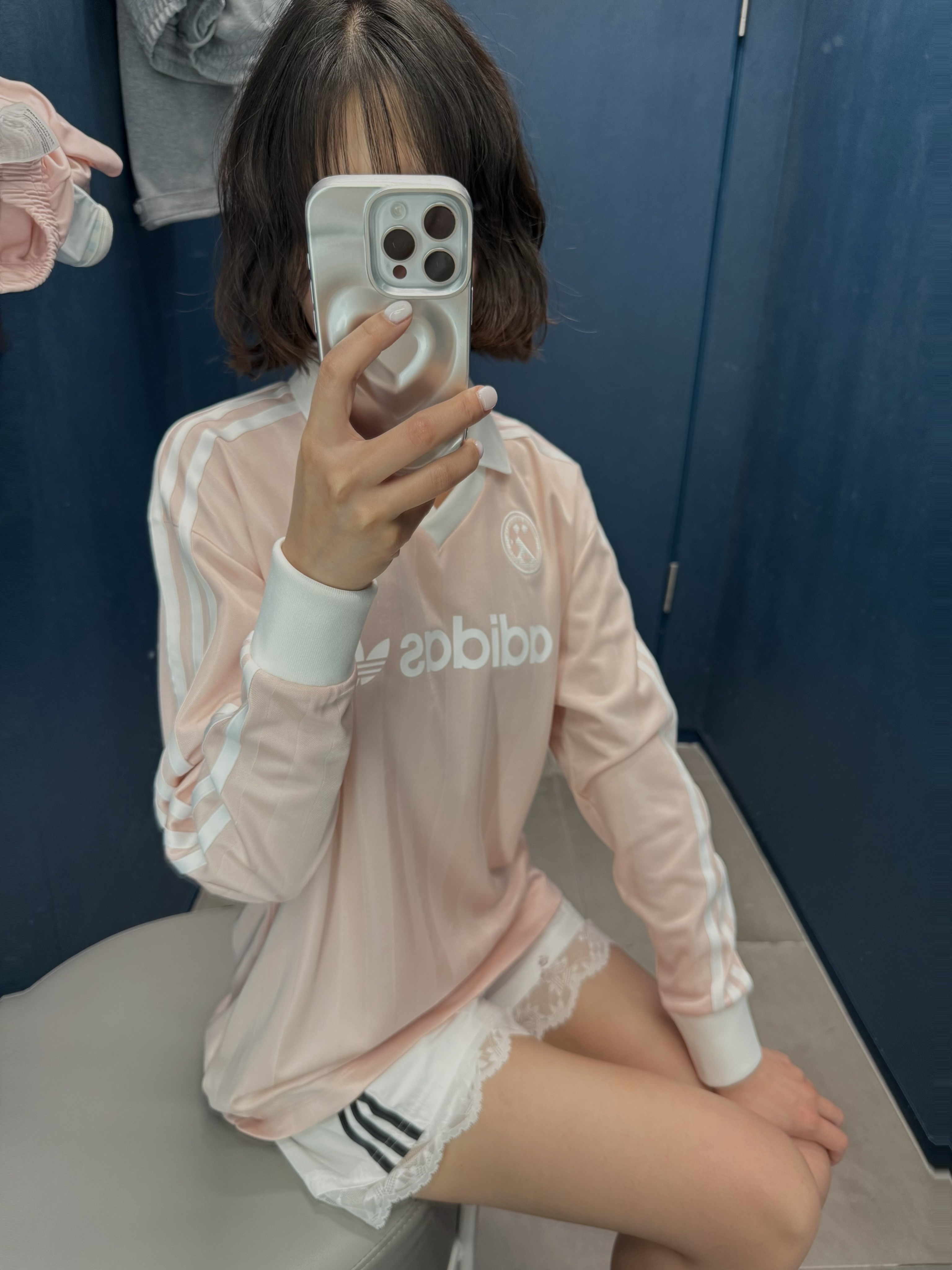 (W) Adidas Originals Soccer Long Sleeve T-Shirt Sandy Pink - KR Sizing, (W) Adidas Lace Trim 3-Stripes Shorts White - KR Sizing 착용 스타일