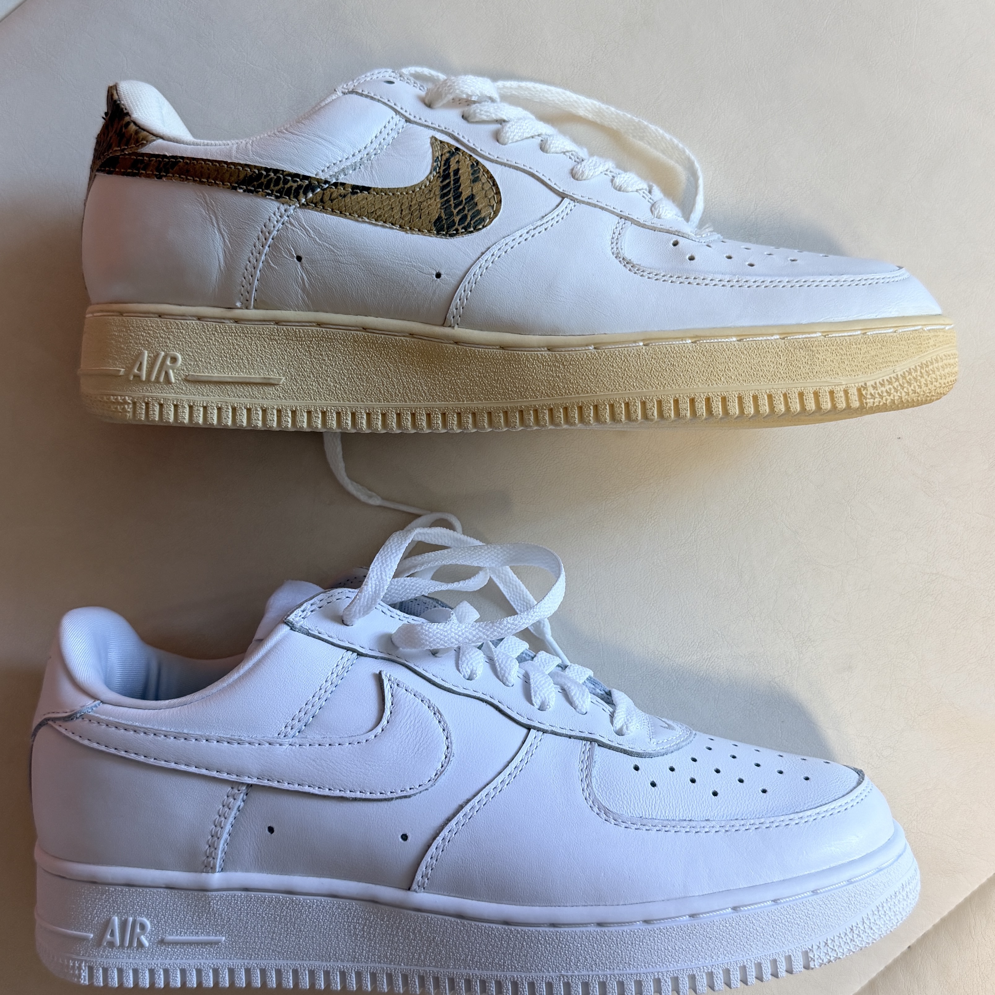 Nike Air Force 1 Low '01 White White 착용 스타일 - 2