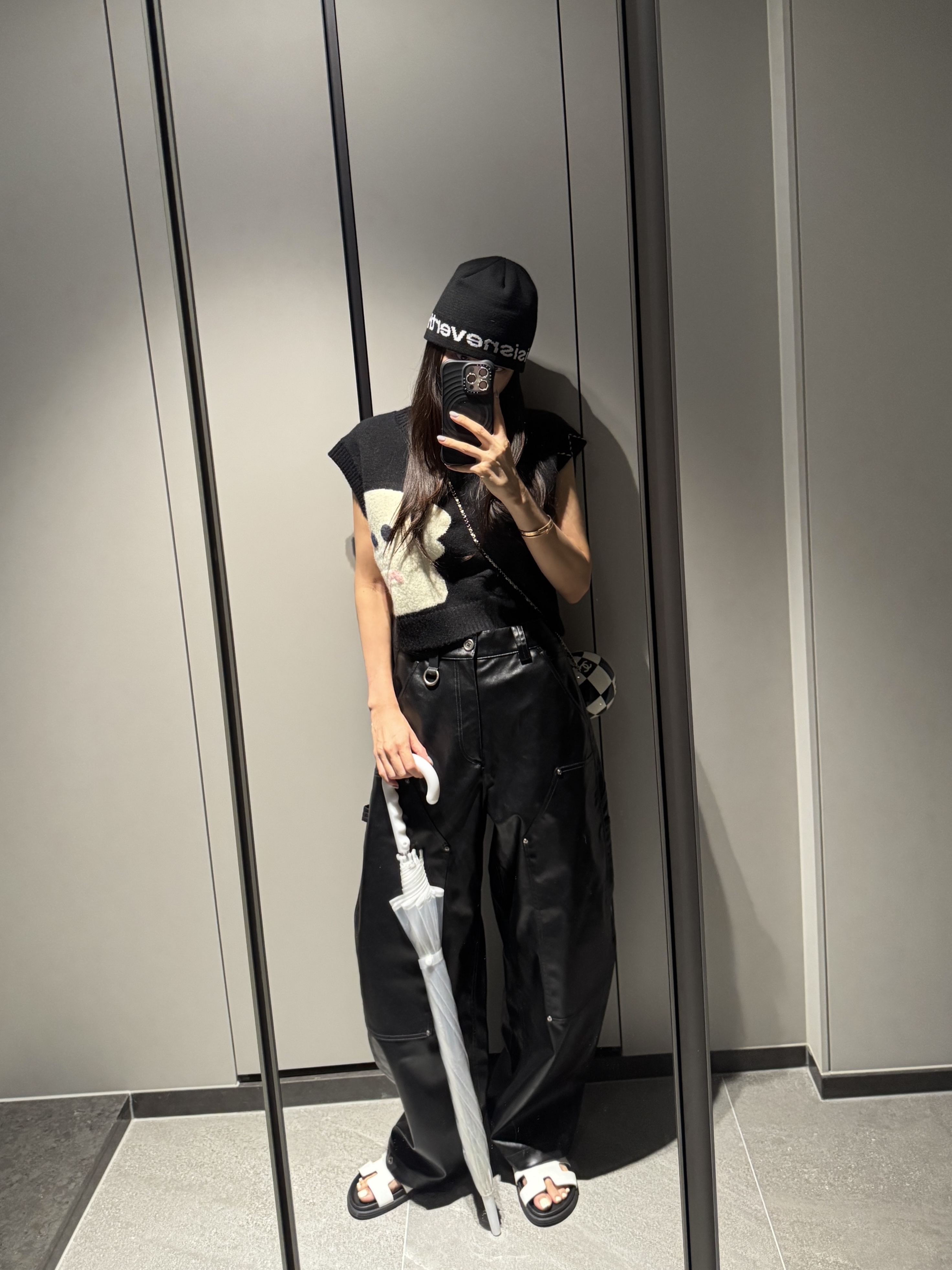 (W) Hermes Chypre Sandal Calfskin & Blanc, Thisisneverthat SP-Logo No Cuff Beanie Black 착용 스타일