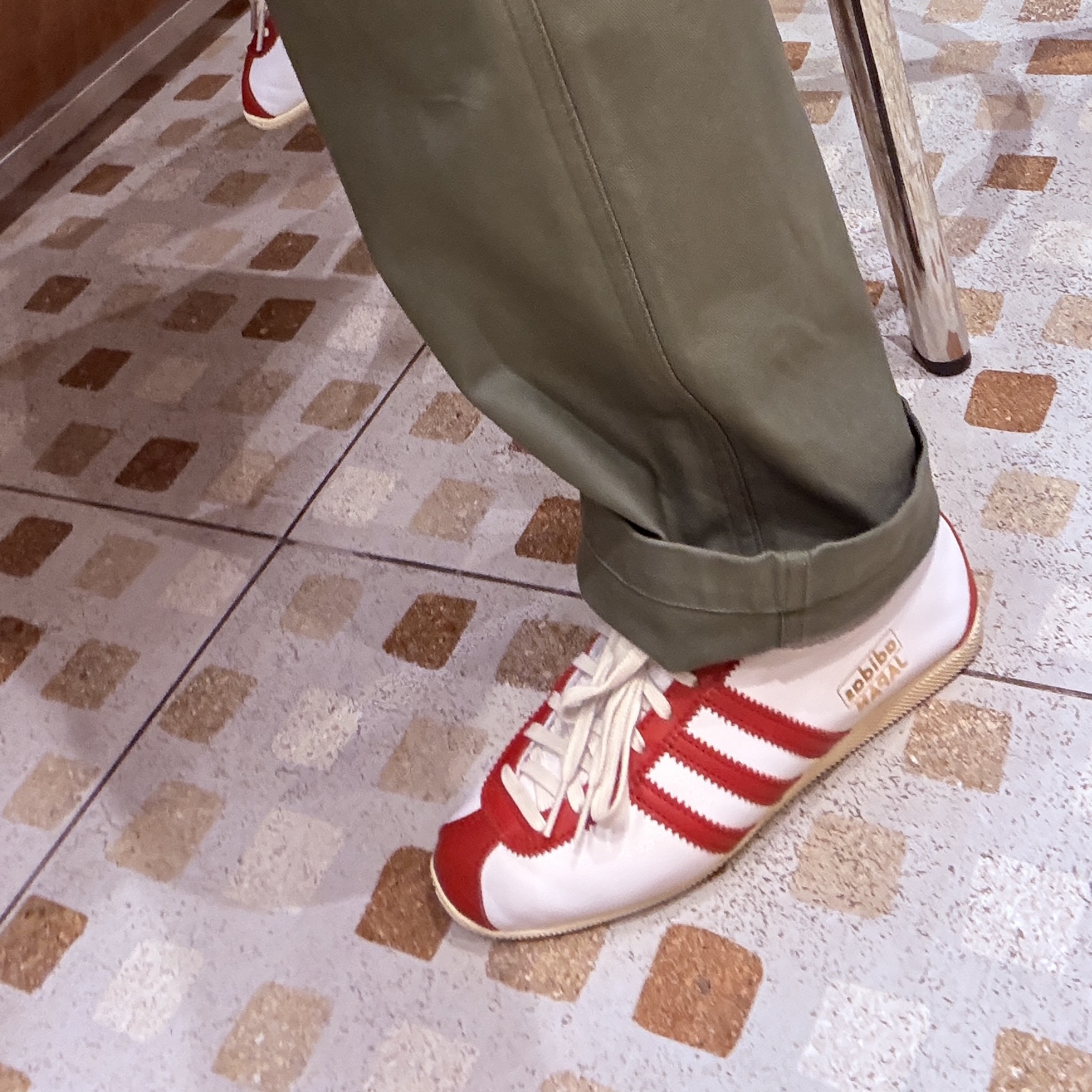 Adidas Japan Cloud White Power Red 착용 스타일