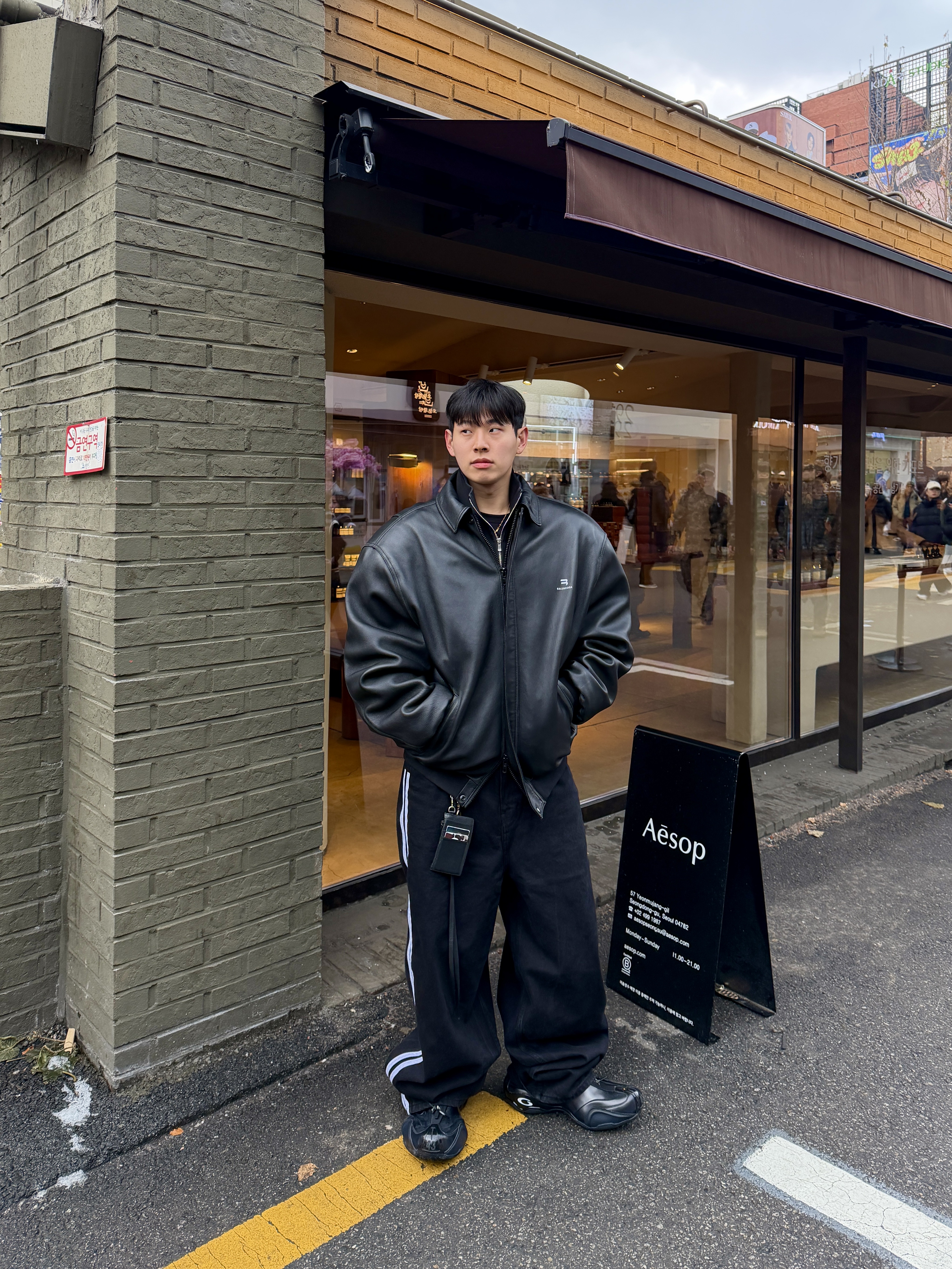 Junne J44 Minimal Full Zip Up Twill Black 착용 스타일 - 6