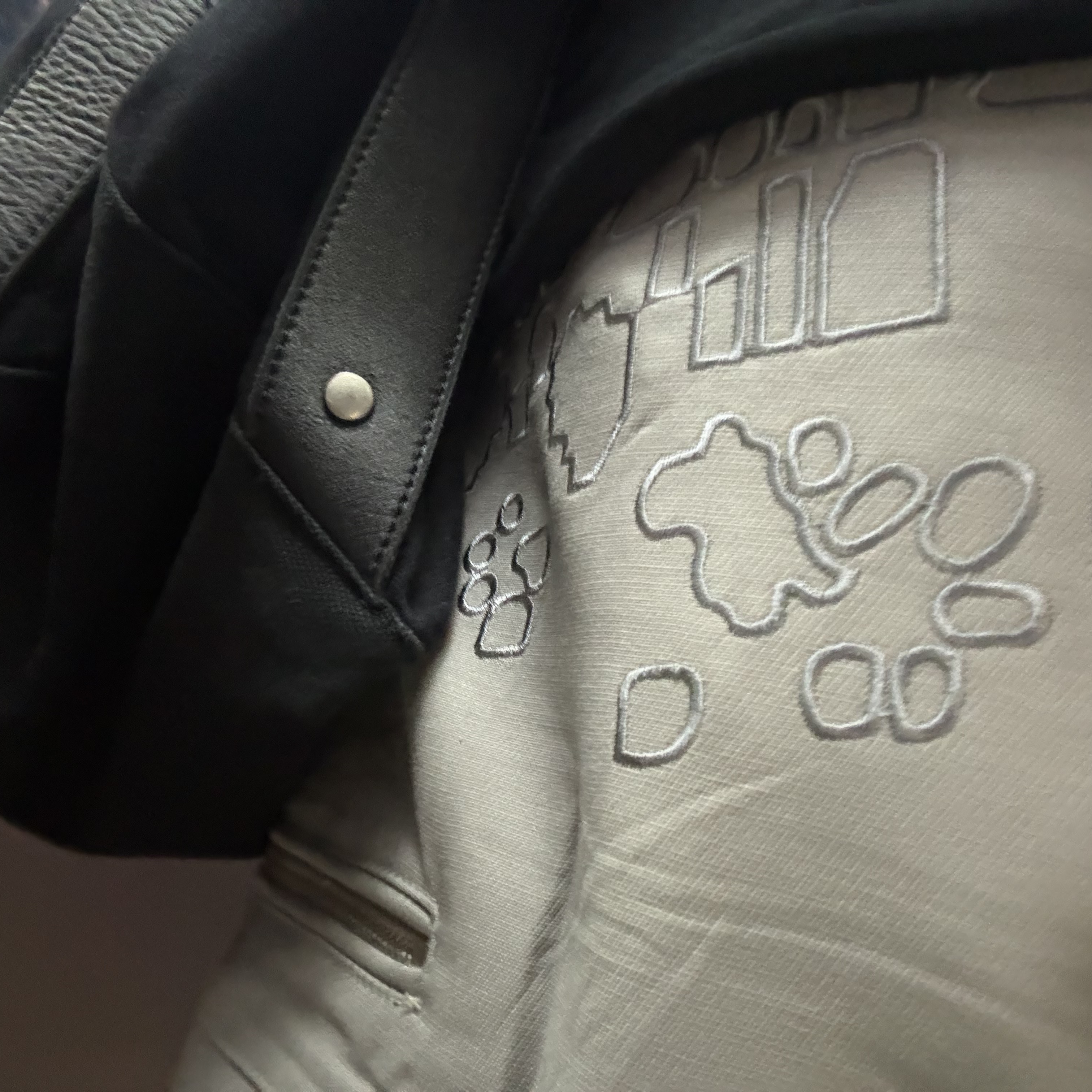 Ignota Core:12 Cord Cargo Shorts Light Grey, Ignota Core:15 Sea Fan Coral T-Shirt Black 착용 스타일