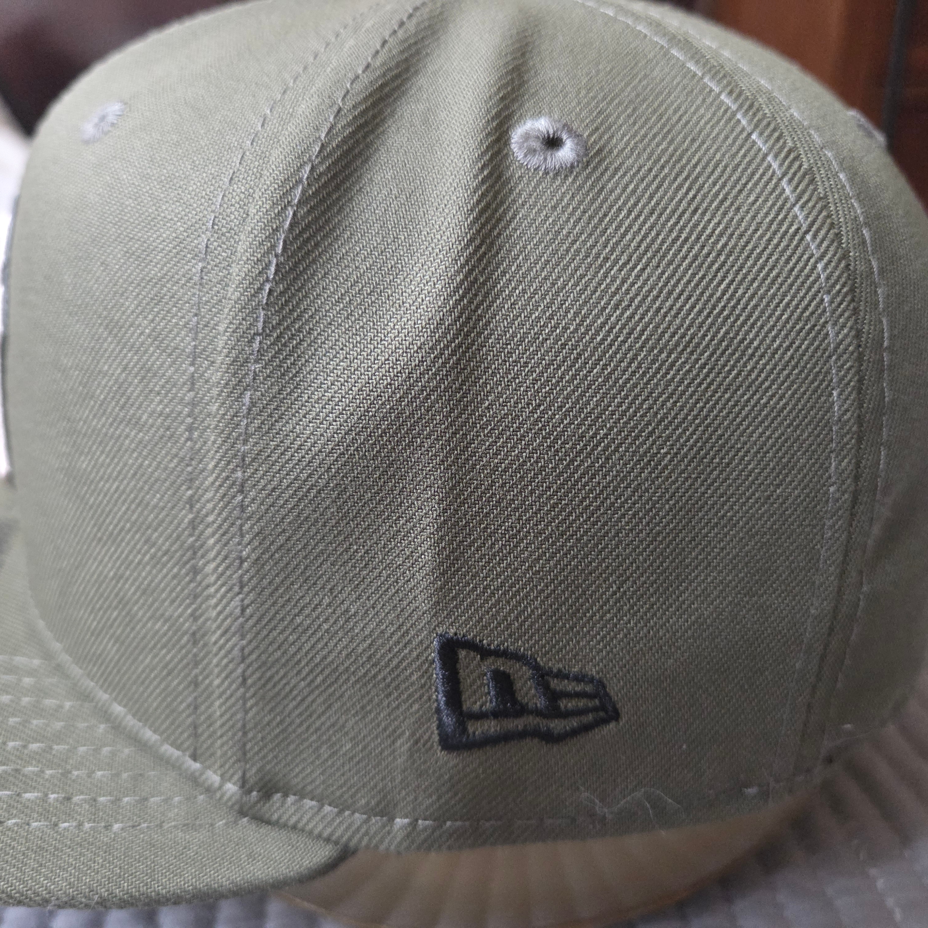 New Era 59Fifty On-Field MLB 2026 Armed Forces Day New York Yankees New Olive 착용 스타일 - 3