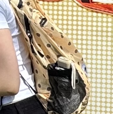 Heisan Ultra-light Compact Pocket Bag V1 Dot - Yellow 착용 스타일